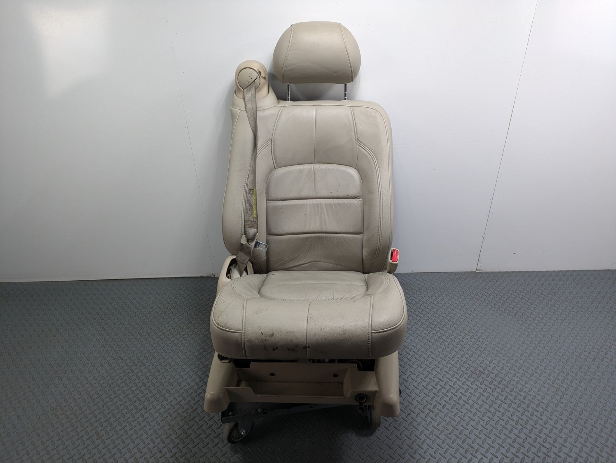 2000 - 2005 CADILLAC DEVILLE OEM SEAT BEIGE LEATHER WITH BUCKLE FRONT RIGHT SIDE