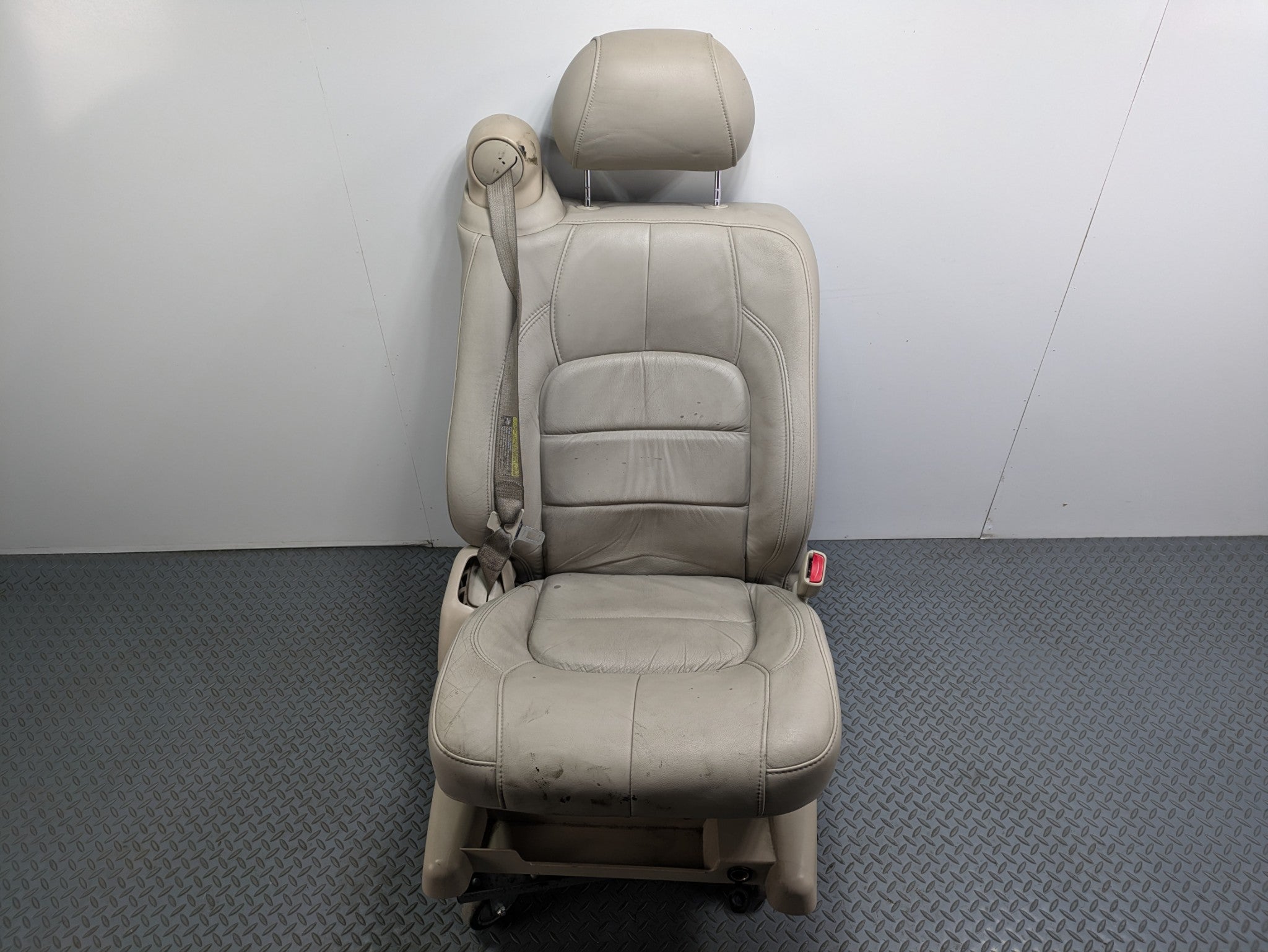 2000 - 2005 CADILLAC DEVILLE OEM SEAT BEIGE LEATHER WITH BUCKLE FRONT RIGHT SIDE