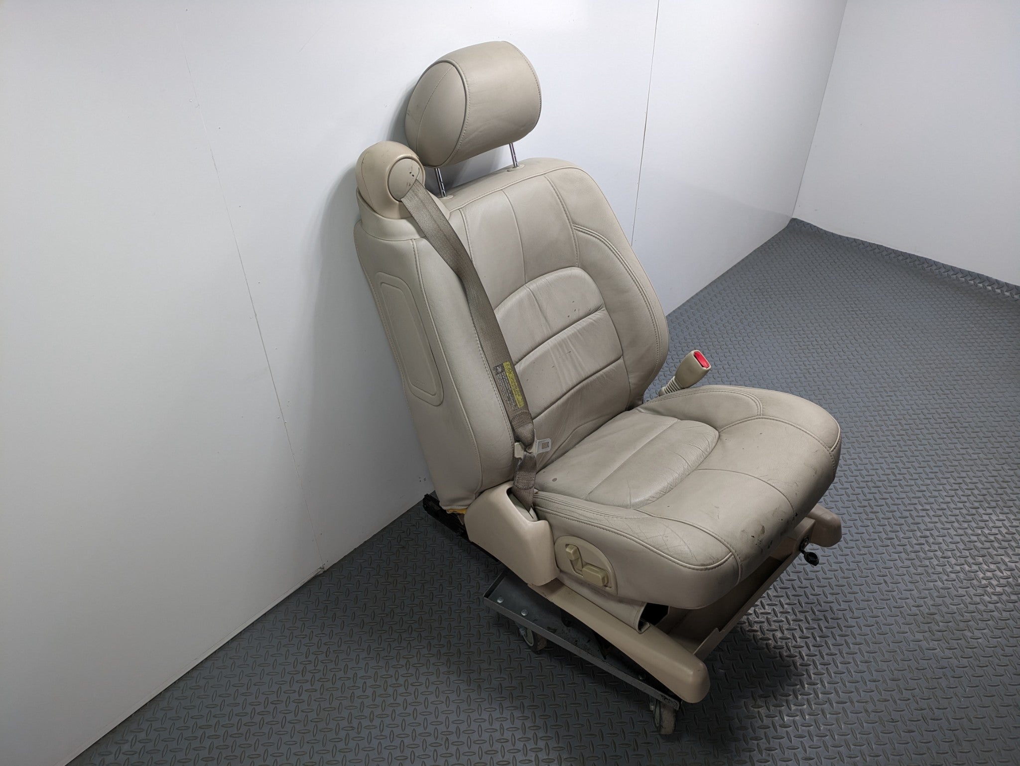 2000 - 2005 CADILLAC DEVILLE OEM SEAT BEIGE LEATHER WITH BUCKLE FRONT RIGHT SIDE