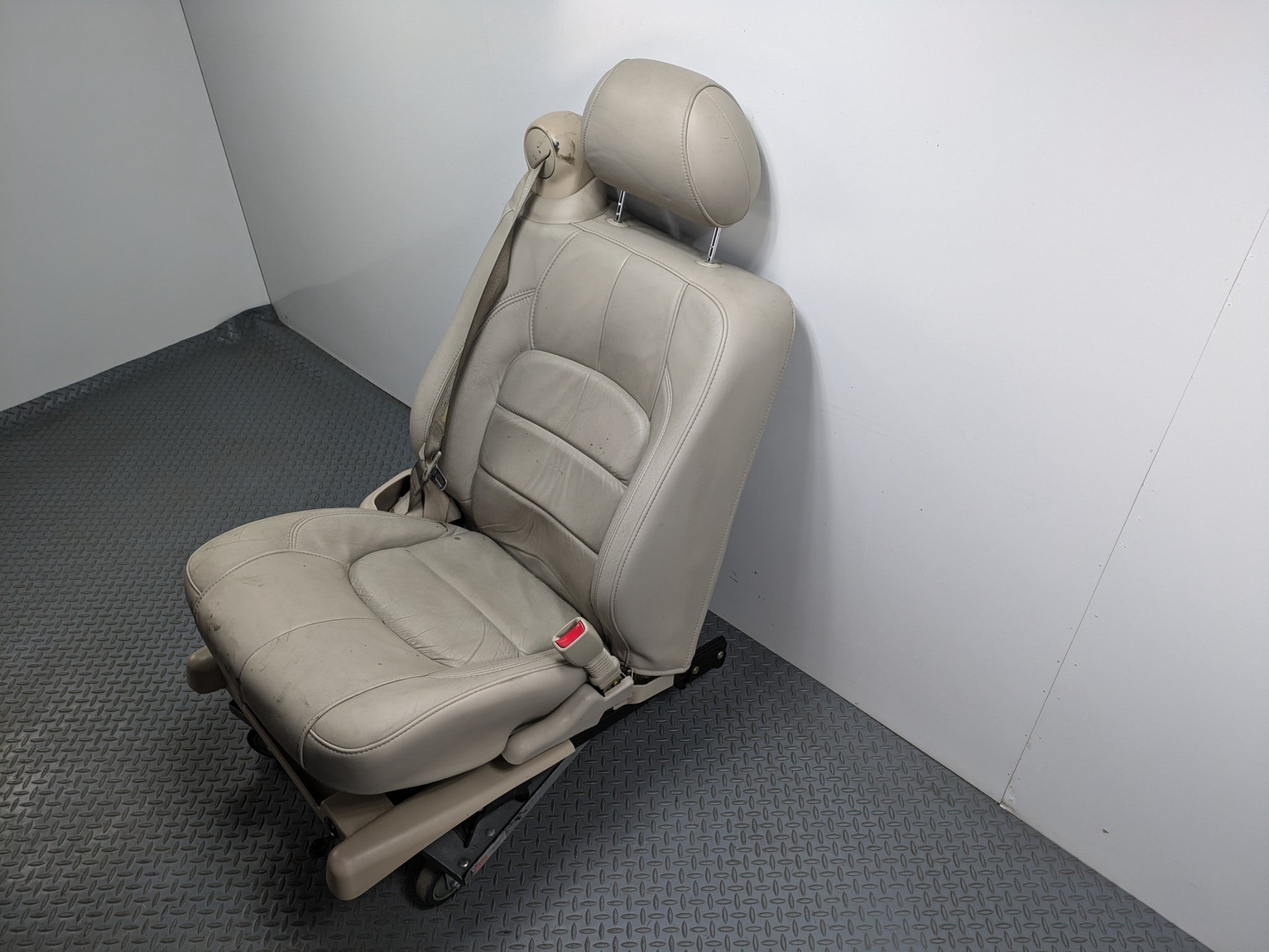 2000 - 2005 CADILLAC DEVILLE OEM SEAT BEIGE LEATHER WITH BUCKLE FRONT RIGHT SIDE
