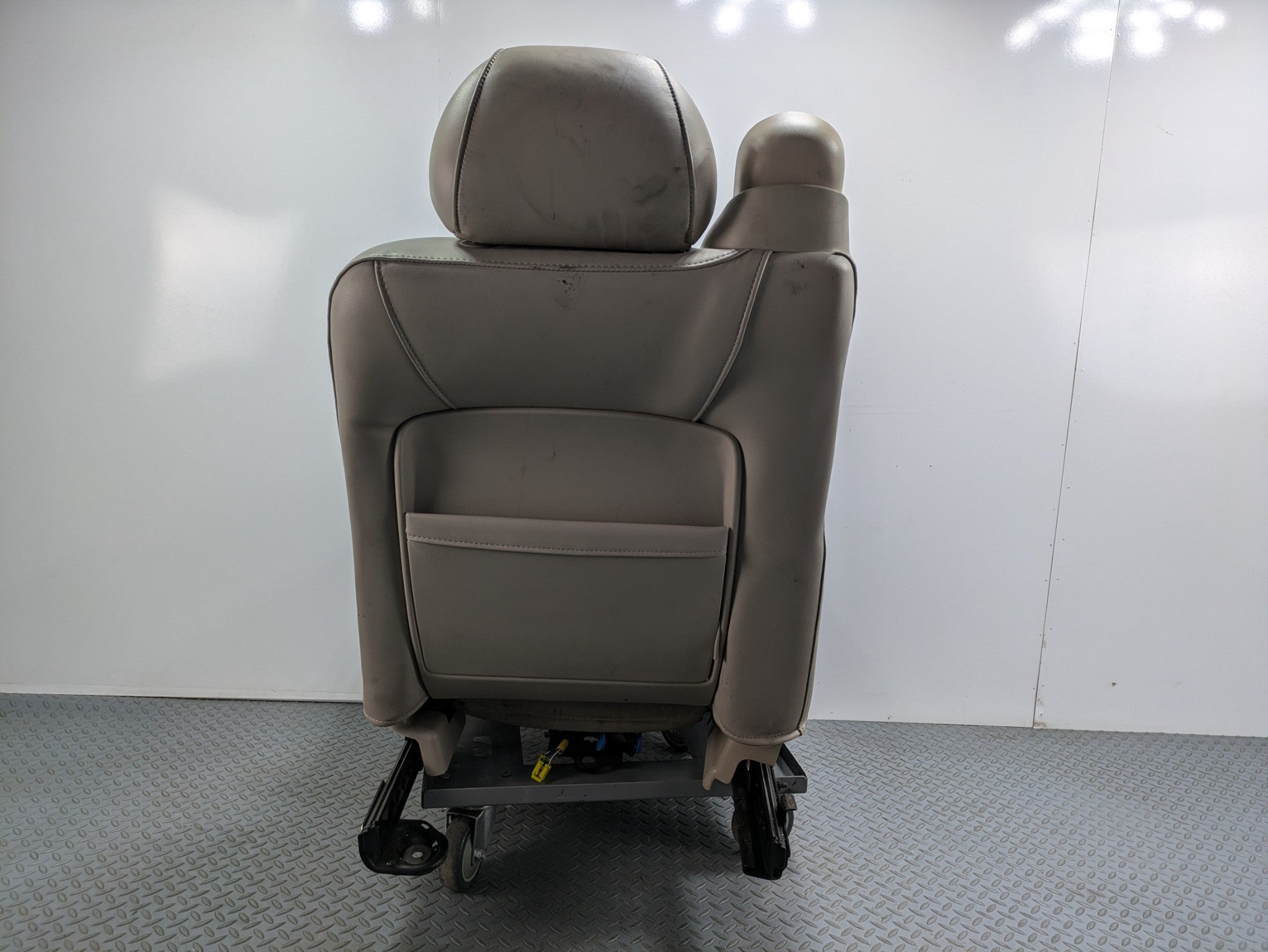 2000 - 2005 CADILLAC DEVILLE OEM SEAT BEIGE LEATHER WITH BUCKLE FRONT RIGHT SIDE