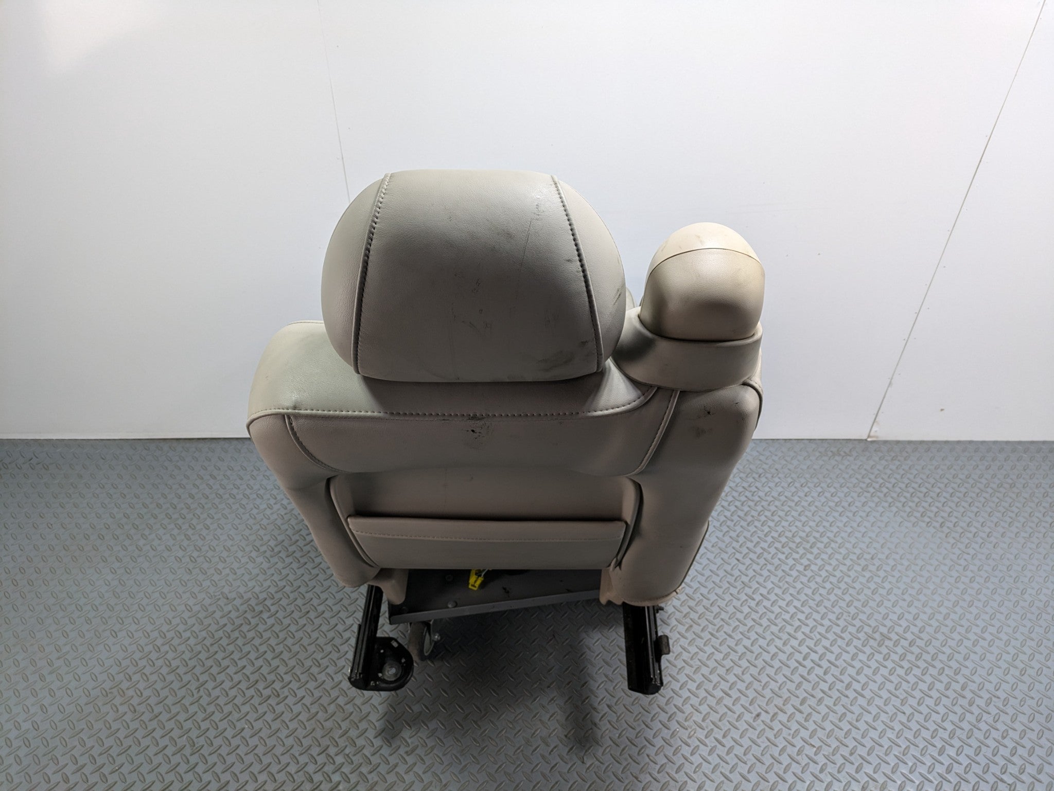 2000 - 2005 CADILLAC DEVILLE OEM SEAT BEIGE LEATHER WITH BUCKLE FRONT RIGHT SIDE