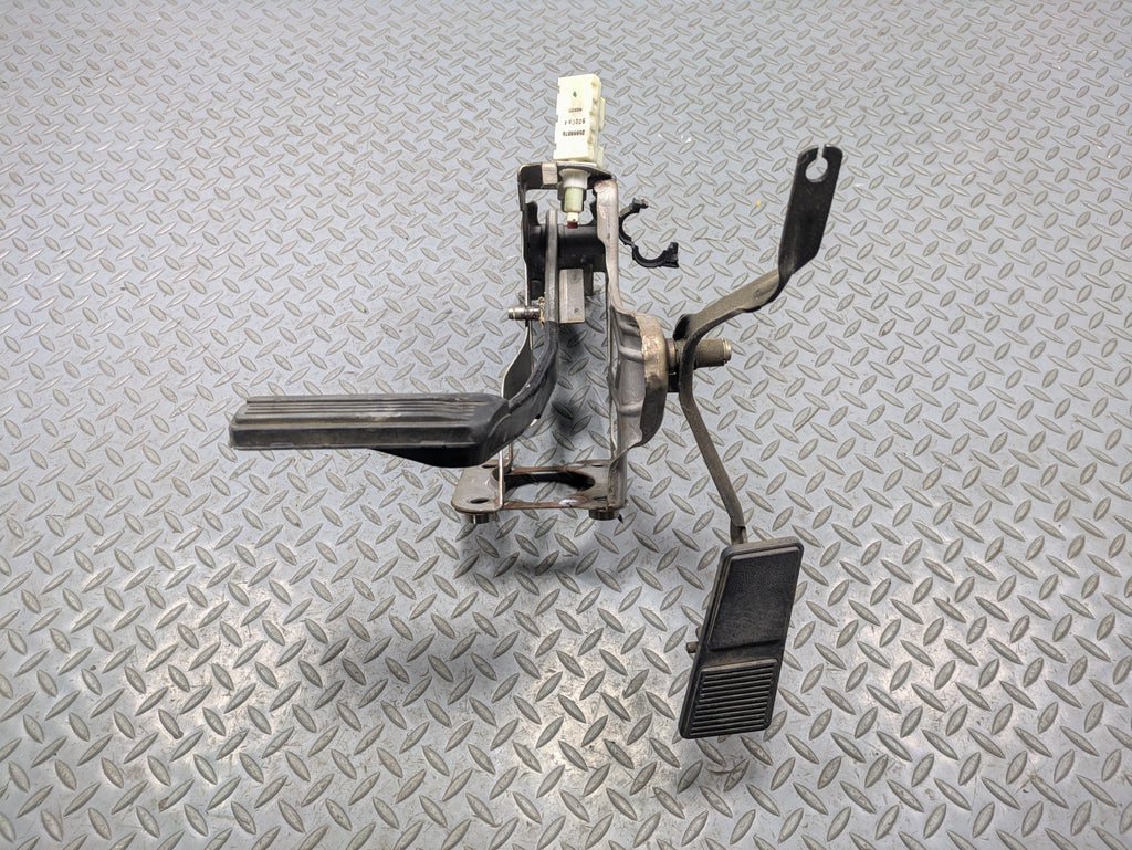 2000 - 2005 CADILLAC DEVILLE OEM BRAKE PEDAL AND GAS ACCELERATOR PEDAL SENSOR