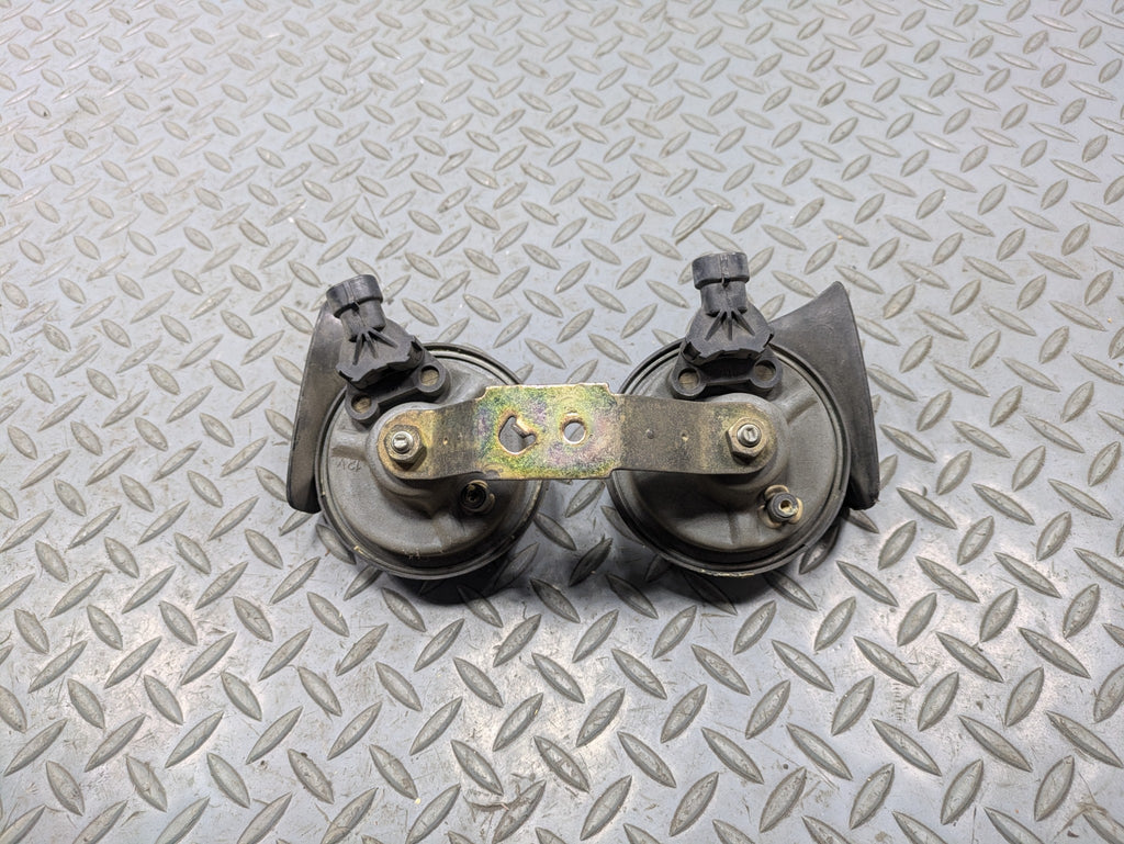 00 - 05 CADILLAC DEVILLE OEM LOW AND HIGH TONE PITCH NOTE SIGNAL HORN SET OF 2