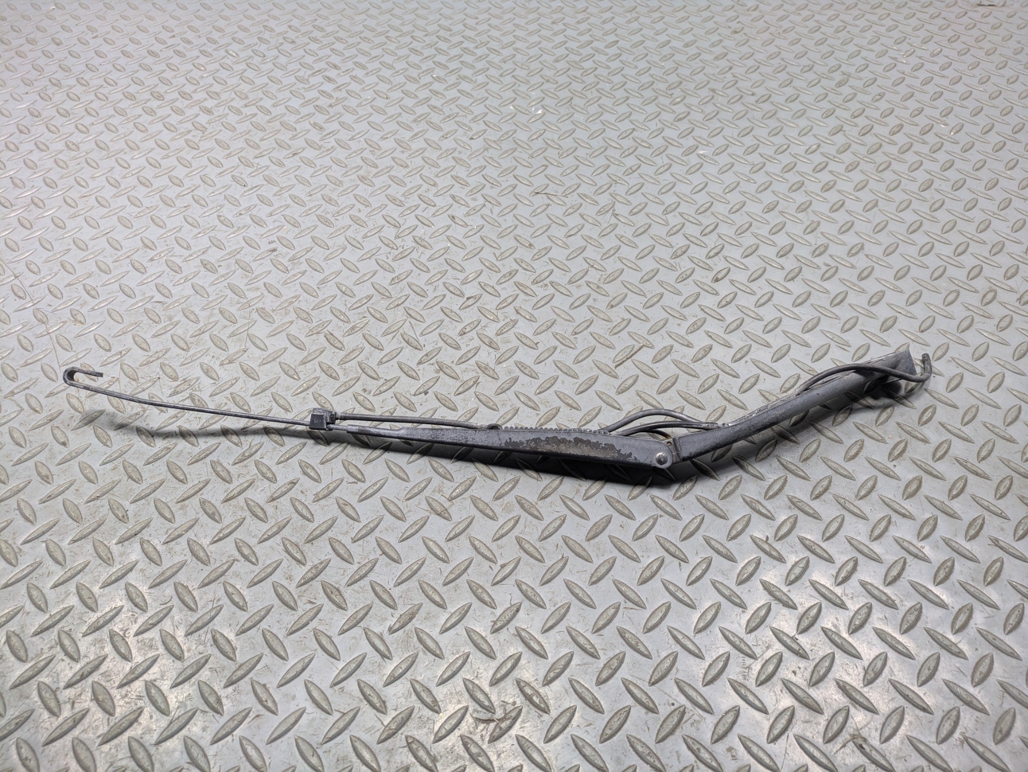 2000 - 2005 CADILLAC DEVILLE OEM WINDSHIELD WIPER ARM FRONT RIGHT PASSENGER SIDE