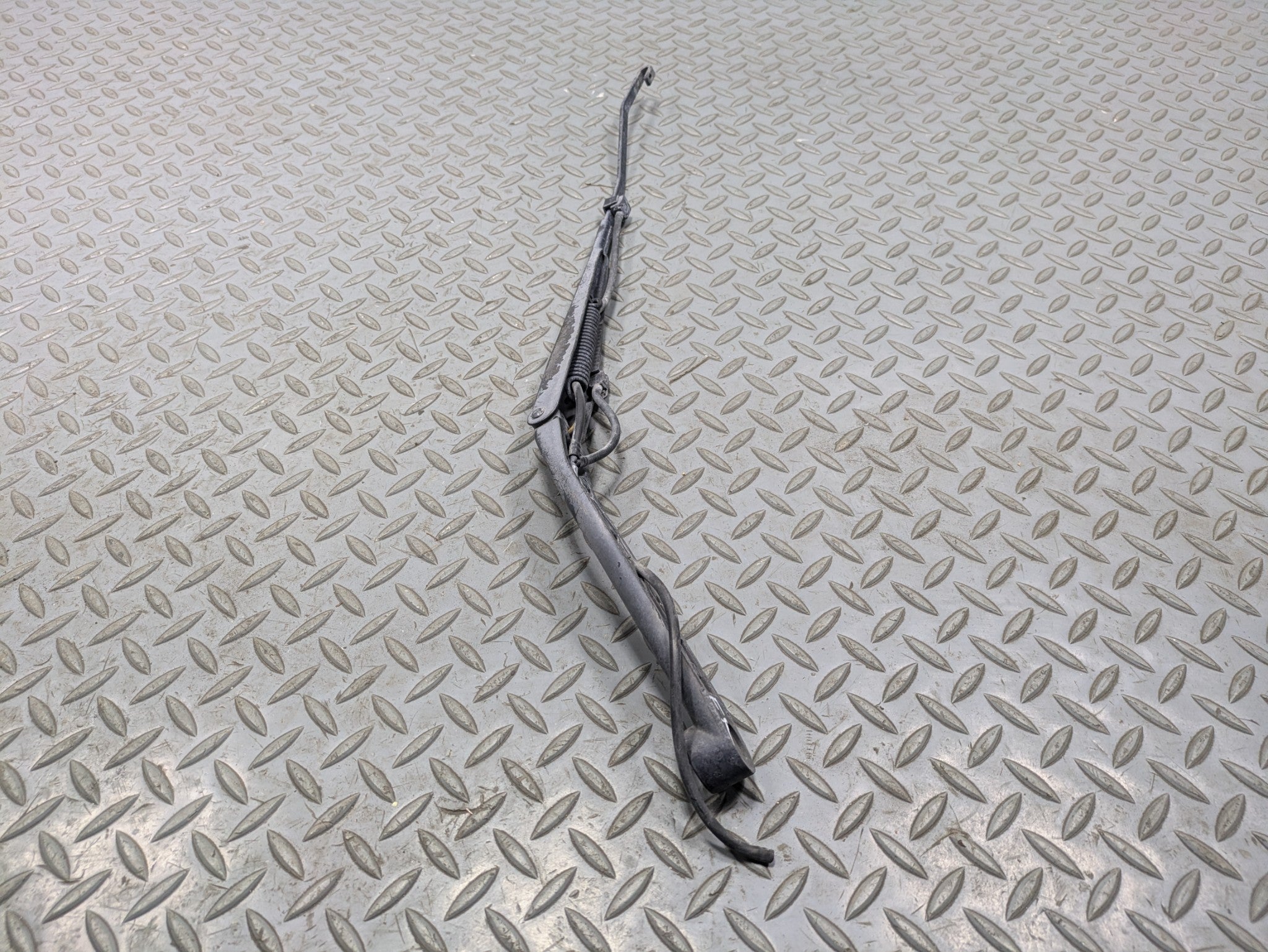 2000 - 2005 CADILLAC DEVILLE OEM WINDSHIELD WIPER ARM FRONT RIGHT PASSENGER SIDE