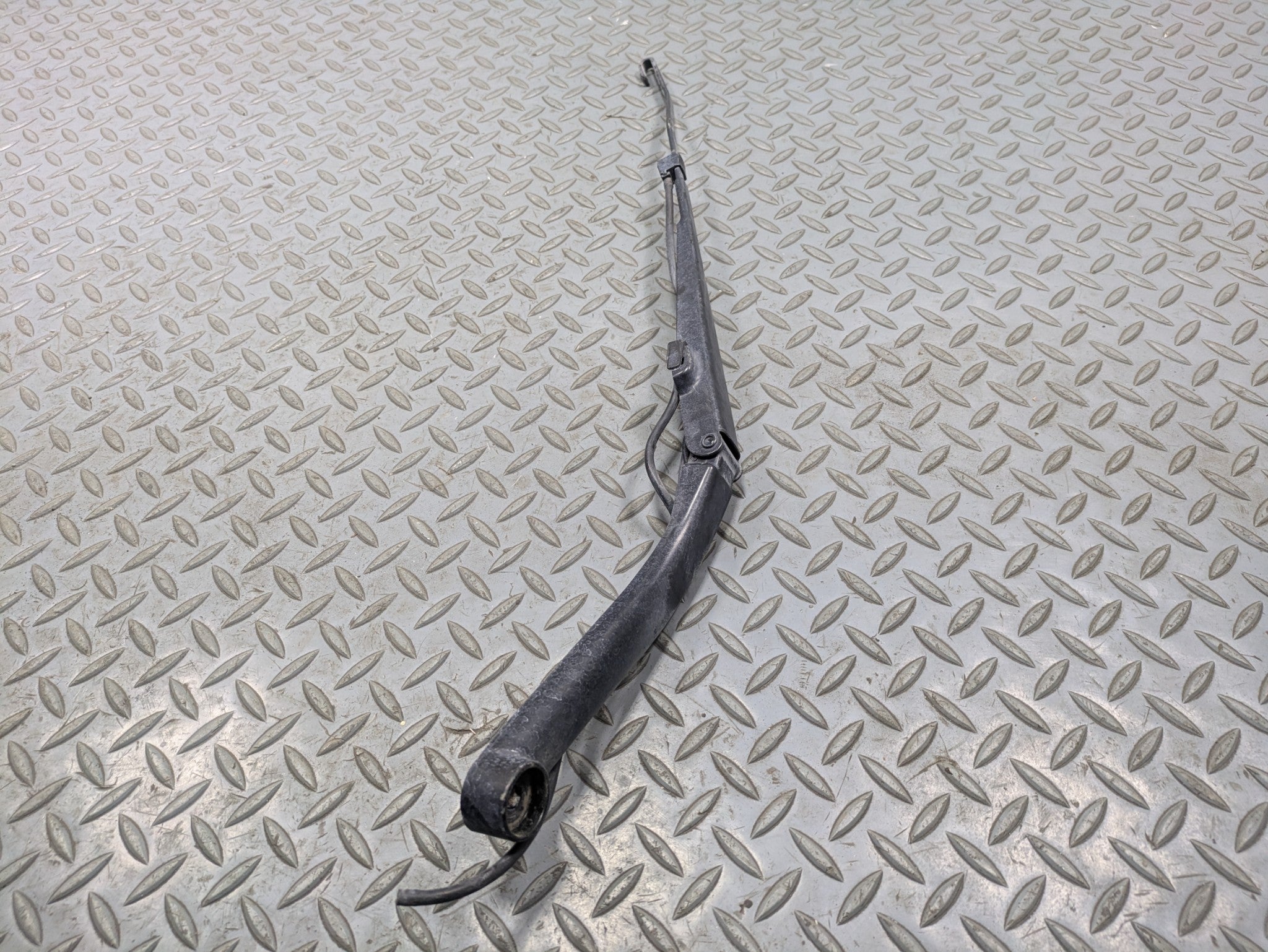 2000 - 2005 CADILLAC DEVILLE OEM WINDSHIELD WIPER ARM FRONT RIGHT PASSENGER SIDE