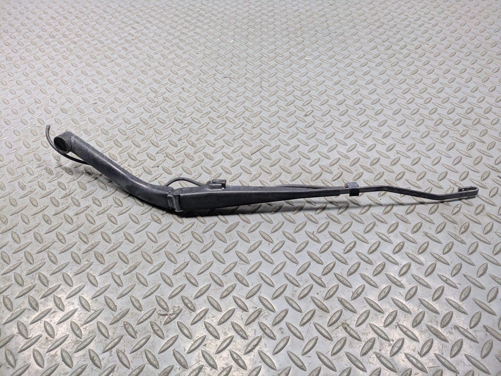 2000 - 2005 CADILLAC DEVILLE OEM WINDSHIELD WIPER ARM FRONT RIGHT PASSENGER SIDE