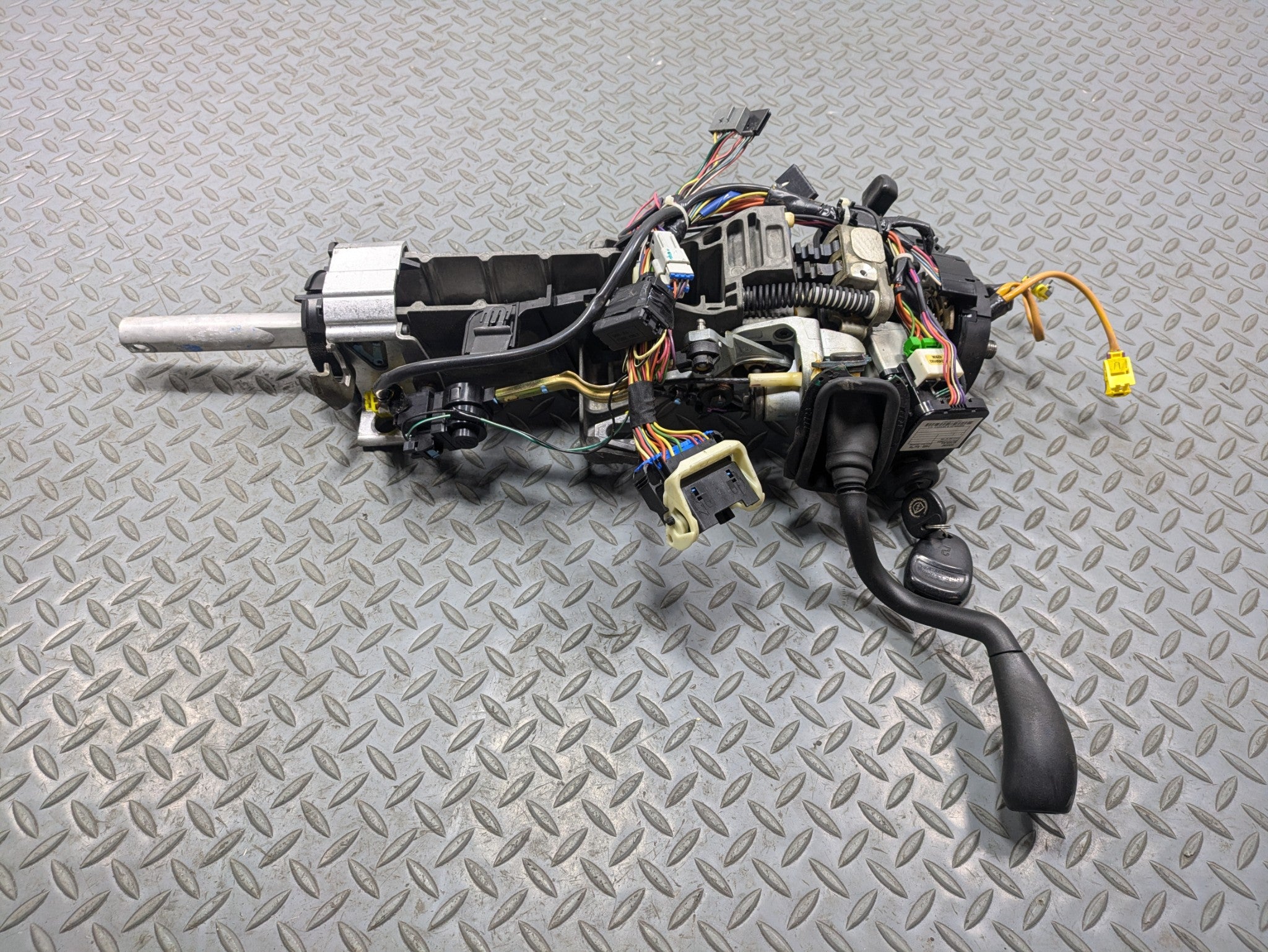 2000 - 2005 CADILLAC DEVILLE OEM POWER ADJUSTMENT STEERING COLUMN ASSEMBLY
