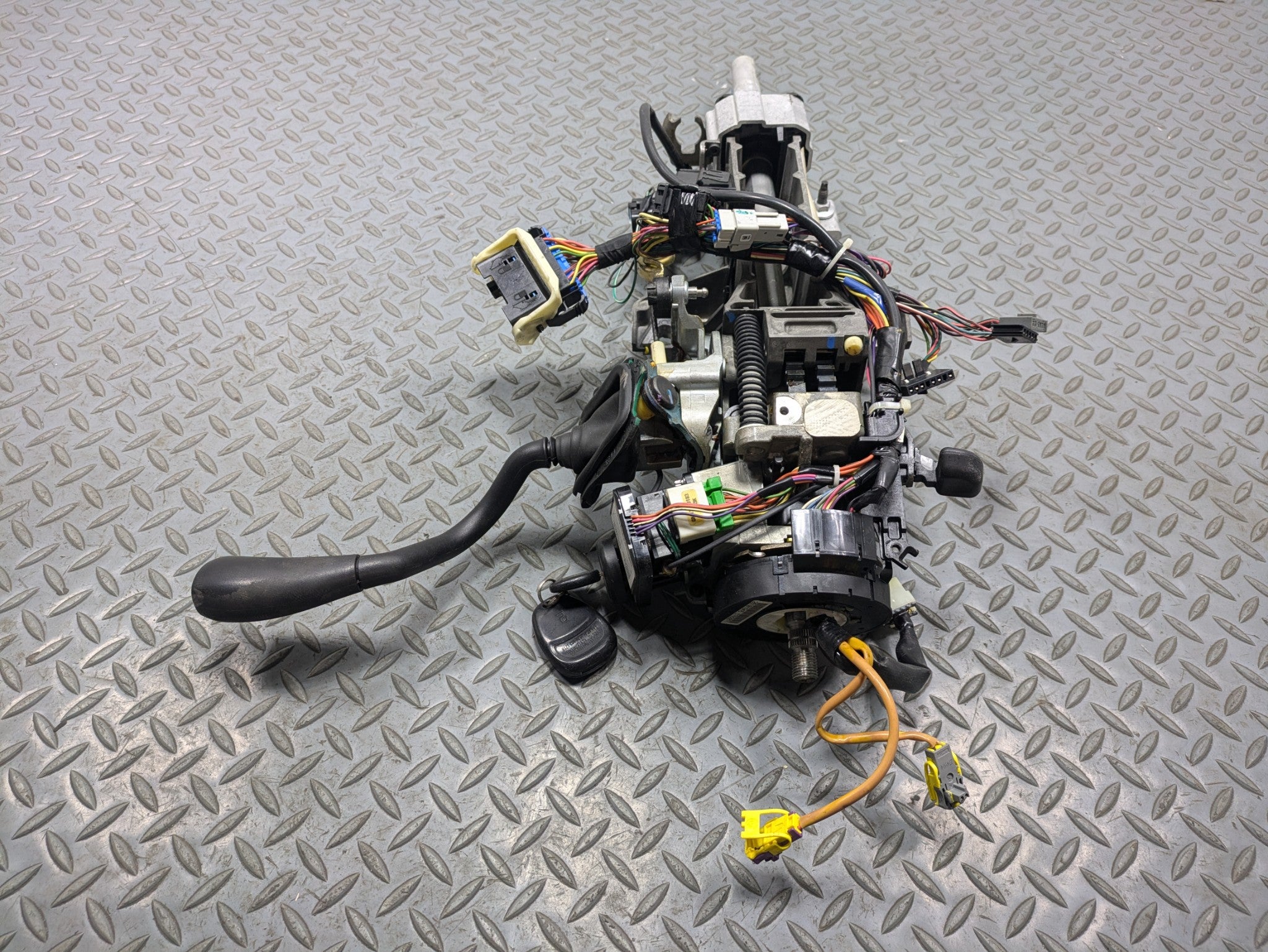 2000 - 2005 CADILLAC DEVILLE OEM POWER ADJUSTMENT STEERING COLUMN ASSEMBLY