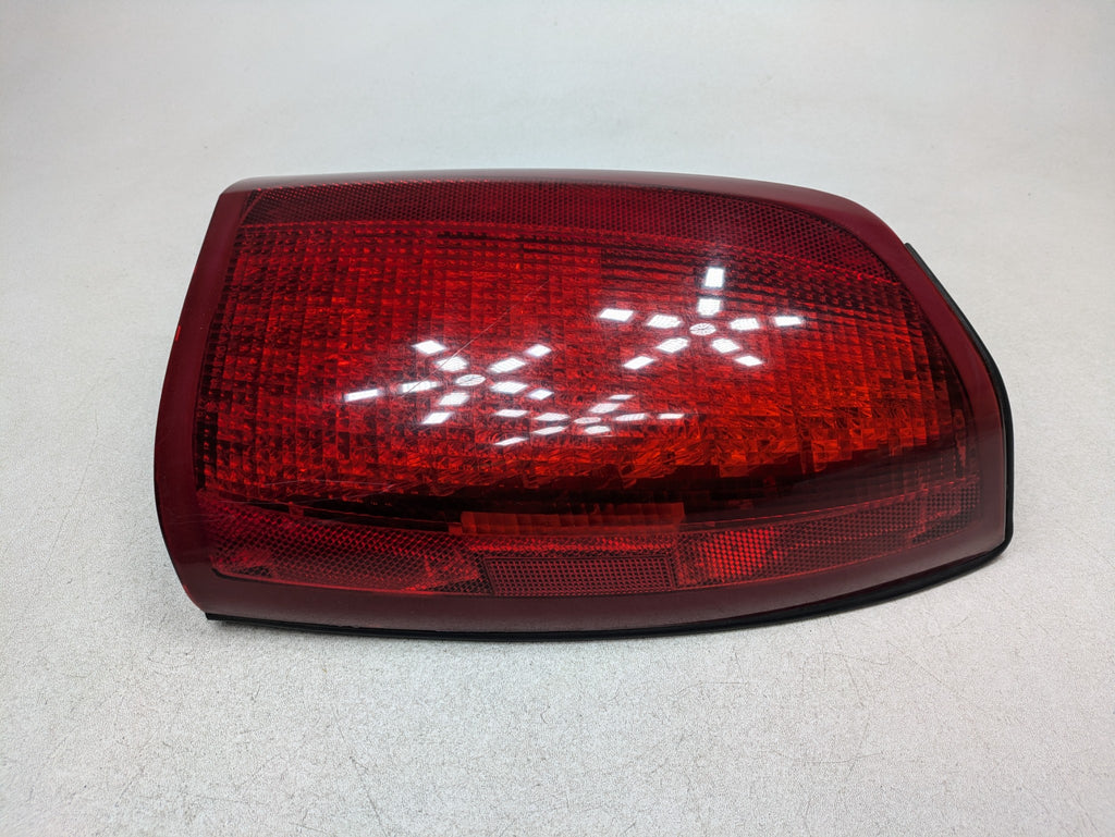 00 - 05 CADILLAC DEVILLE OEM TAIL LIGHT ASSEMBLY OUTER REAR RIGHT PASSENGER SIDE