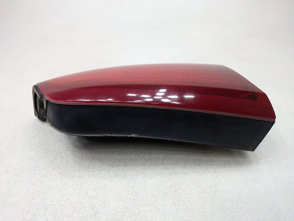 00 - 05 CADILLAC DEVILLE OEM TAIL LIGHT ASSEMBLY OUTER REAR RIGHT PASSENGER SIDE