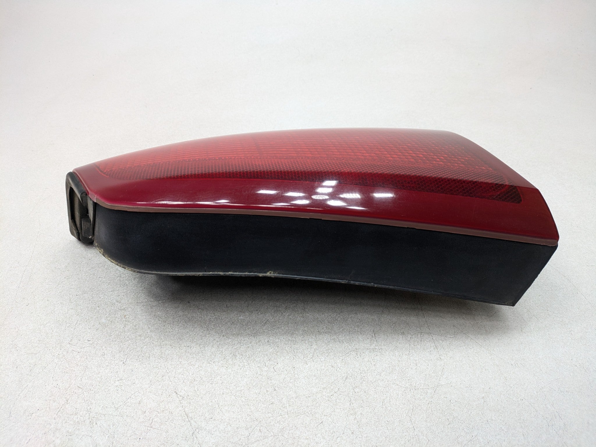 00 - 05 CADILLAC DEVILLE OEM TAIL LIGHT ASSEMBLY OUTER REAR RIGHT PASSENGER SIDE