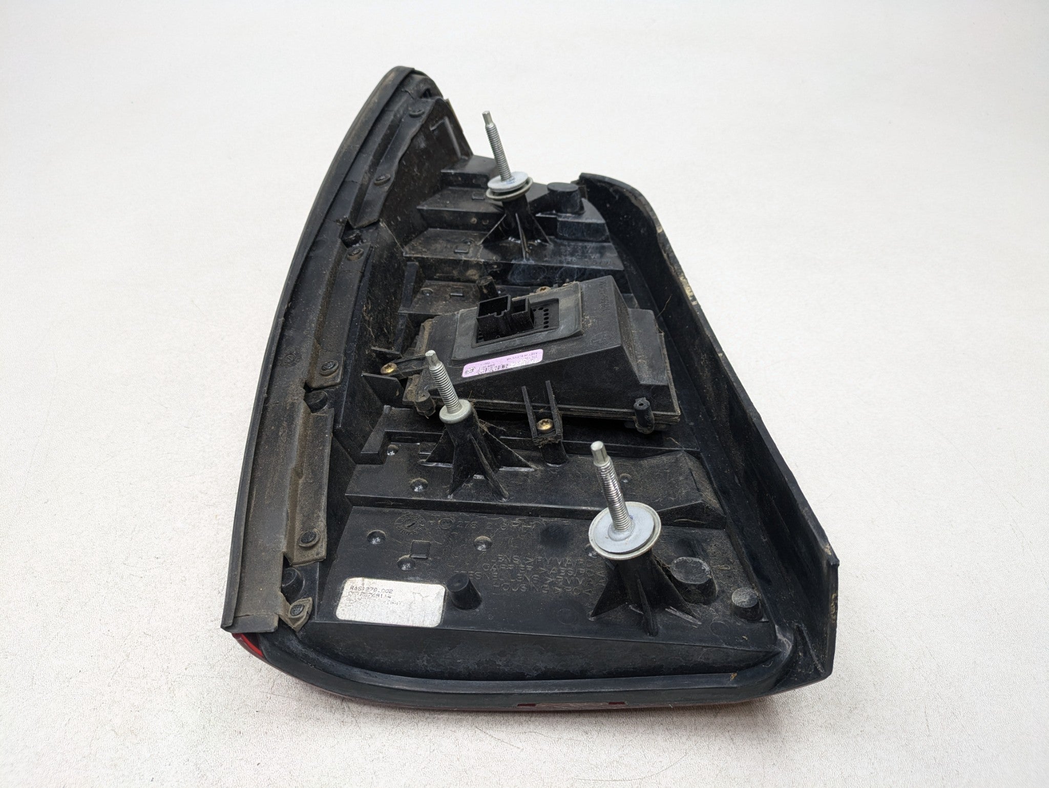 00 - 05 CADILLAC DEVILLE OEM TAIL LIGHT ASSEMBLY OUTER REAR RIGHT PASSENGER SIDE