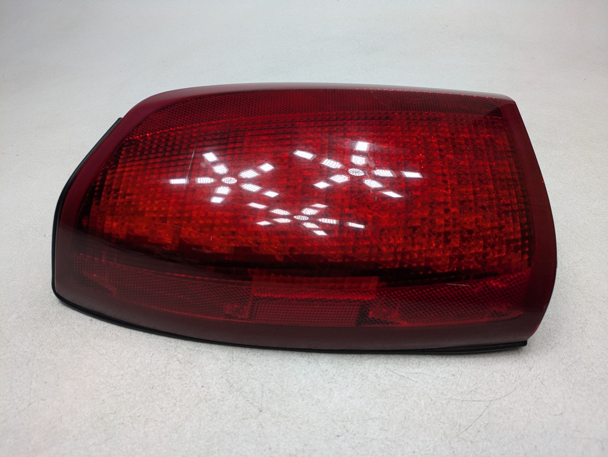 2000 - 2005 CADILLAC DEVILLE OEM TAIL LIGHT ASSEMBLY OUTER REAR LEFT DRIVER SIDE
