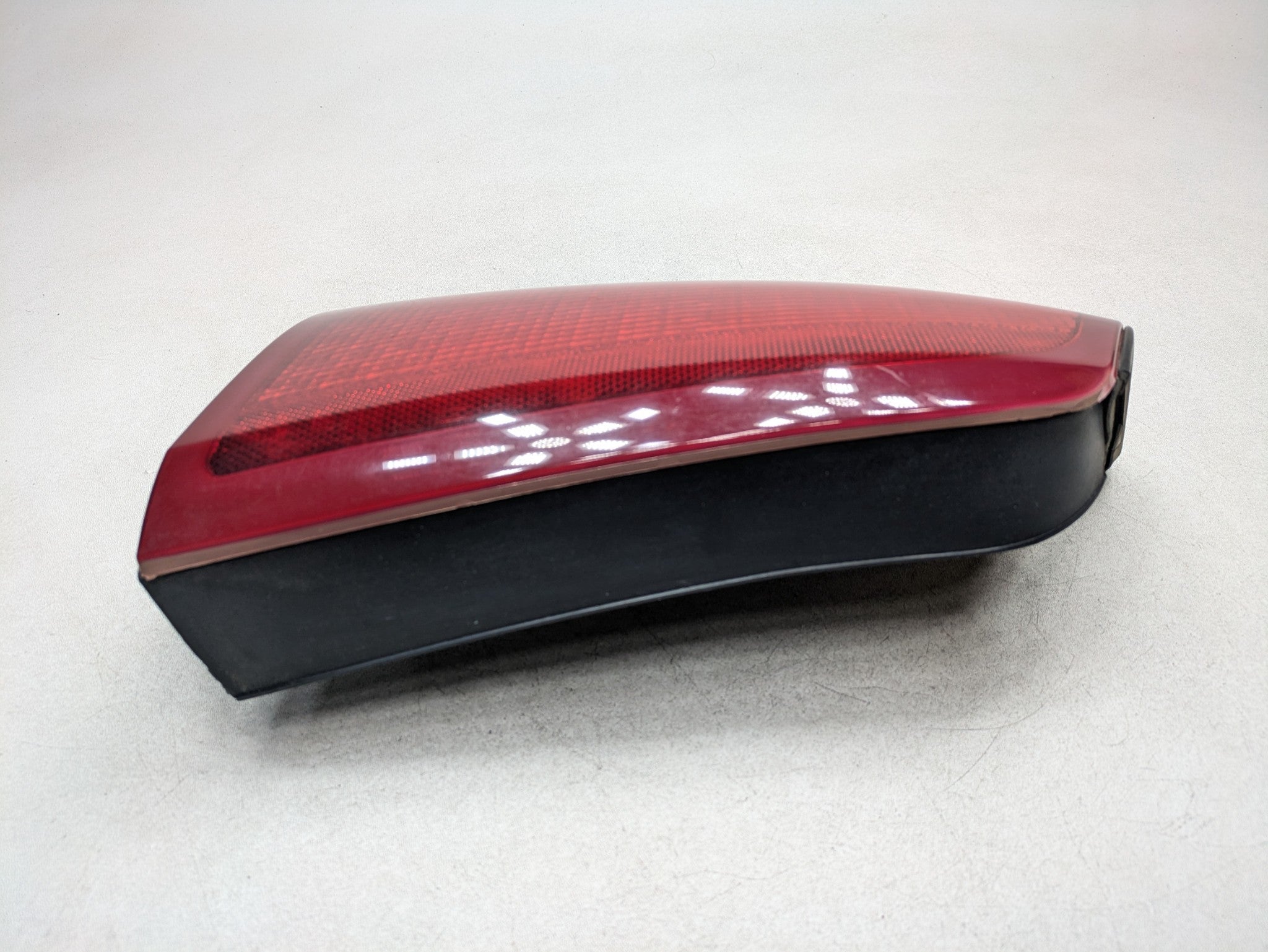 2000 - 2005 CADILLAC DEVILLE OEM TAIL LIGHT ASSEMBLY OUTER REAR LEFT DRIVER SIDE