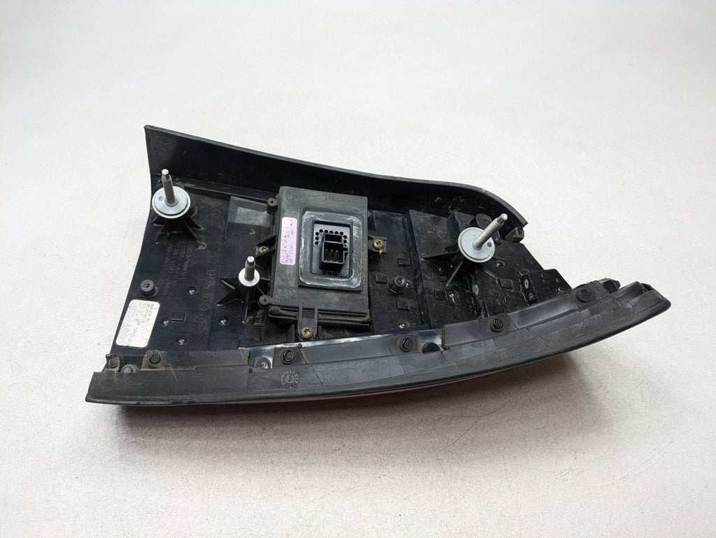 2000 - 2005 CADILLAC DEVILLE OEM TAIL LIGHT ASSEMBLY OUTER REAR LEFT DRIVER SIDE