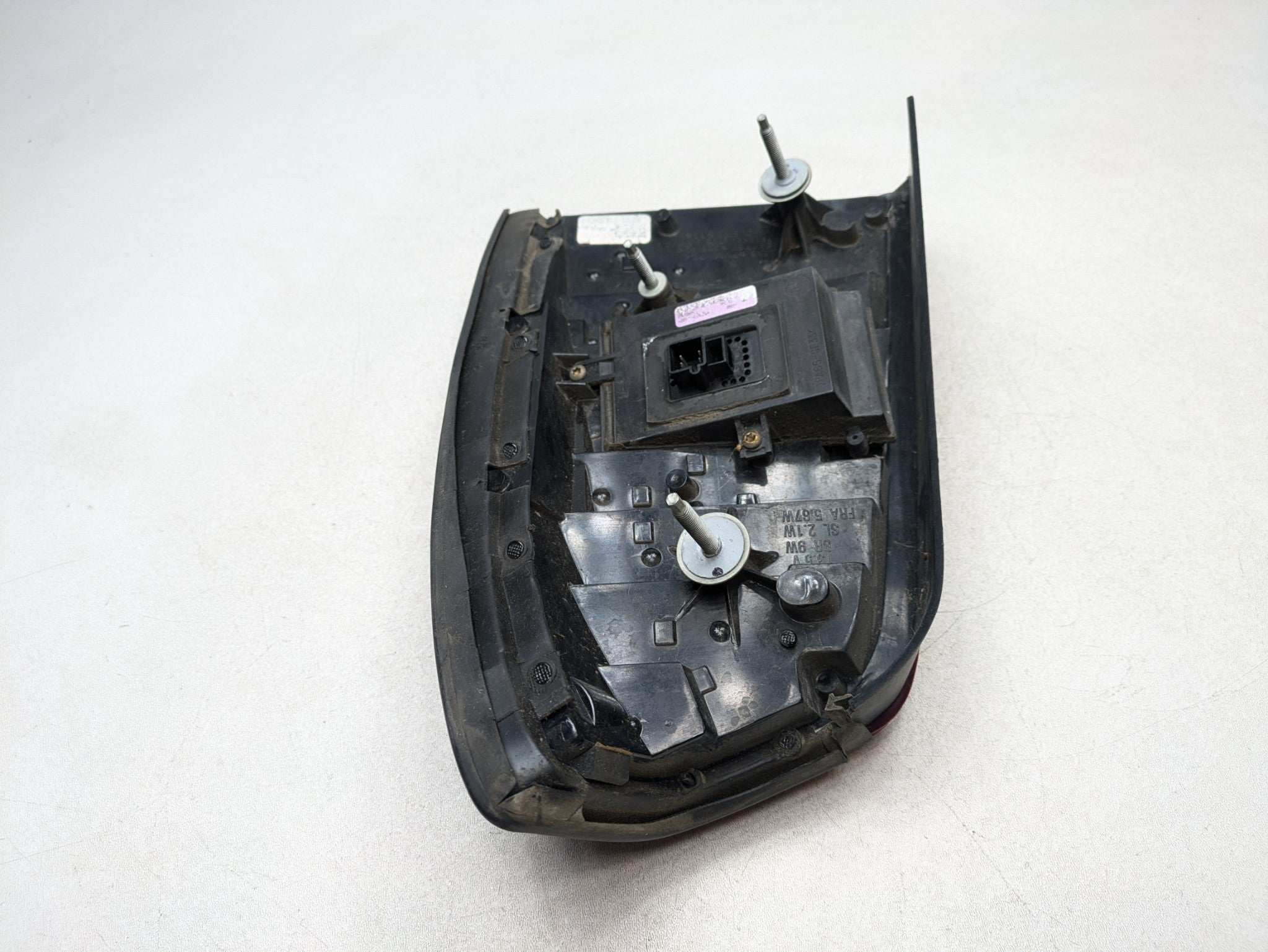 2000 - 2005 CADILLAC DEVILLE OEM TAIL LIGHT ASSEMBLY OUTER REAR LEFT DRIVER SIDE
