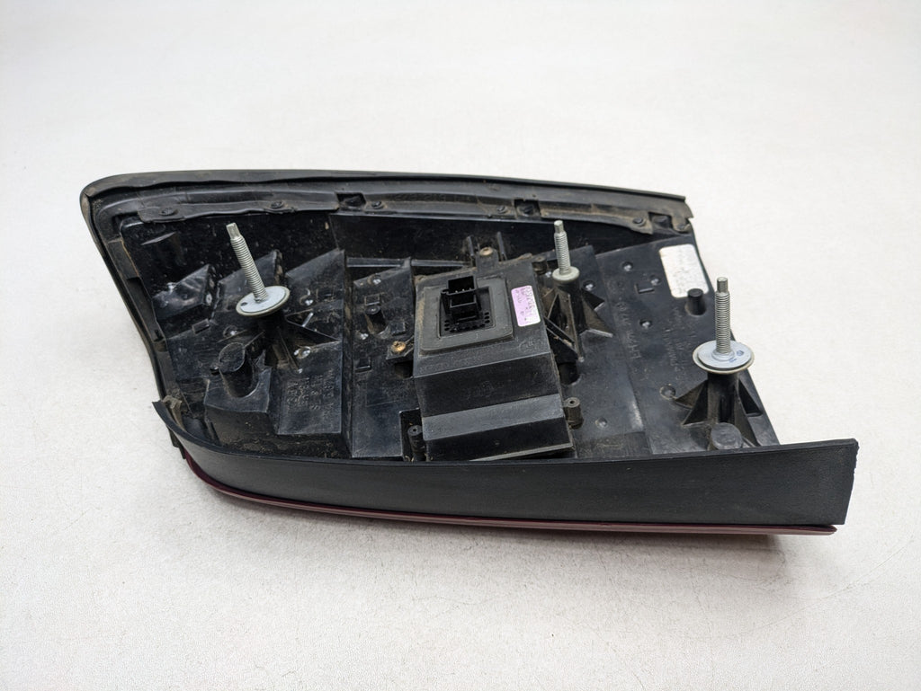 2000 - 2005 CADILLAC DEVILLE OEM TAIL LIGHT ASSEMBLY OUTER REAR LEFT DRIVER SIDE