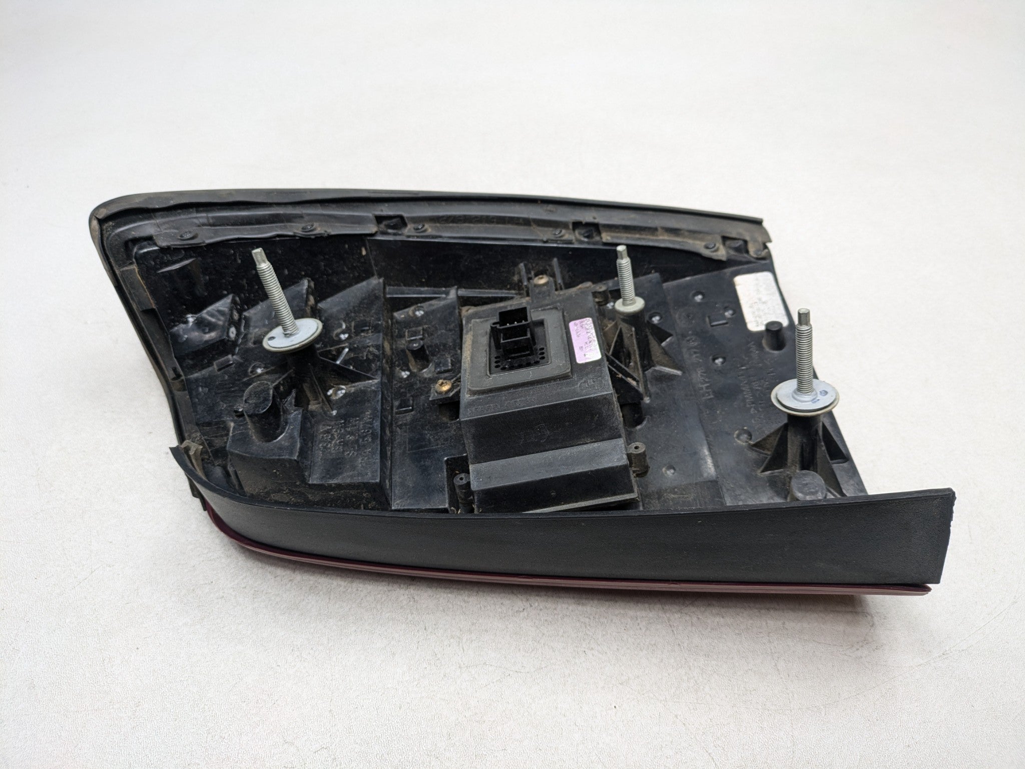 2000 - 2005 CADILLAC DEVILLE OEM TAIL LIGHT ASSEMBLY OUTER REAR LEFT DRIVER SIDE