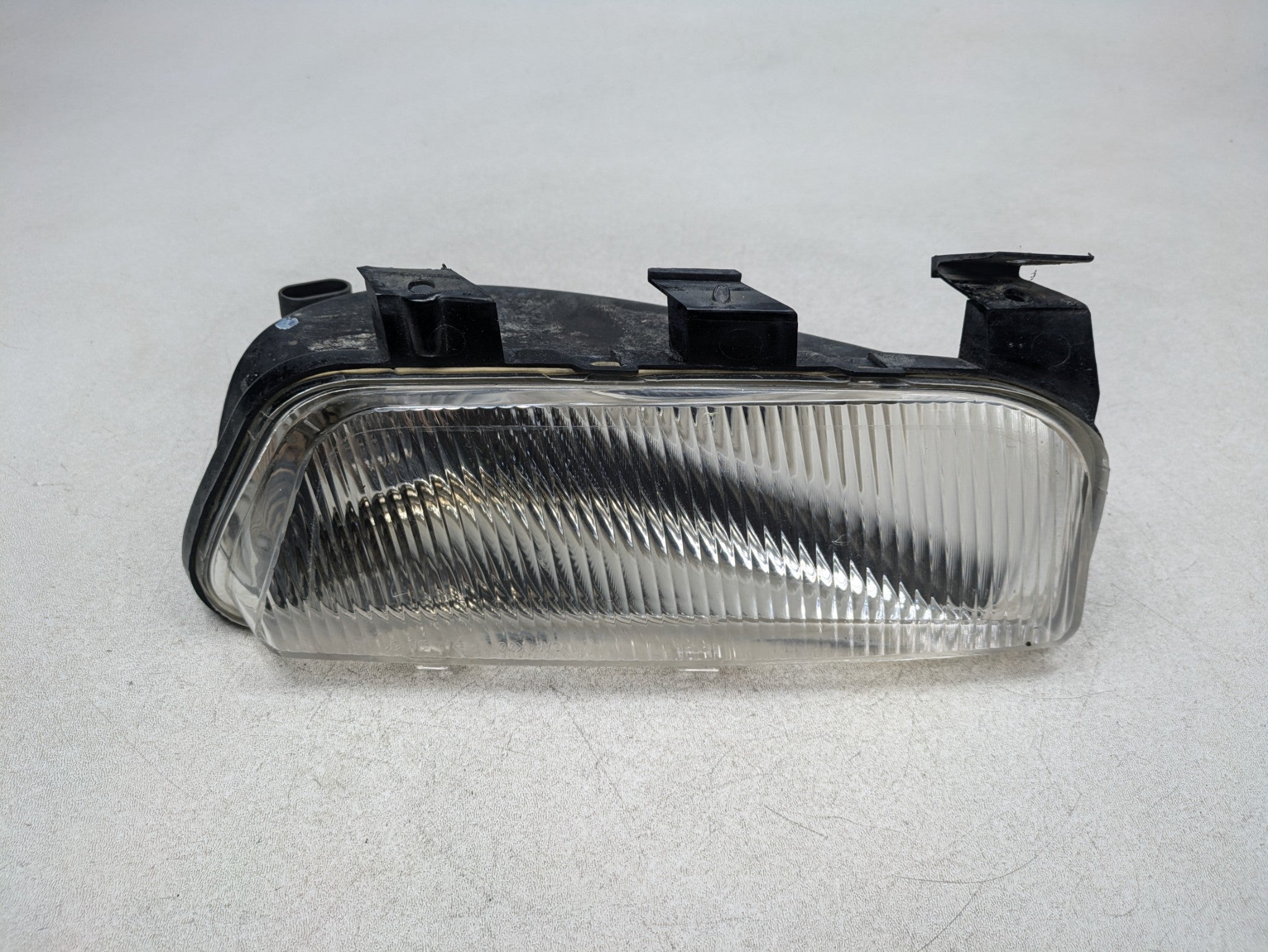 2000 - 2005 CADILLAC DEVILLE OEM BUMPER MOUNTED FOG LAMP FRONT LEFT DRIVER SIDE