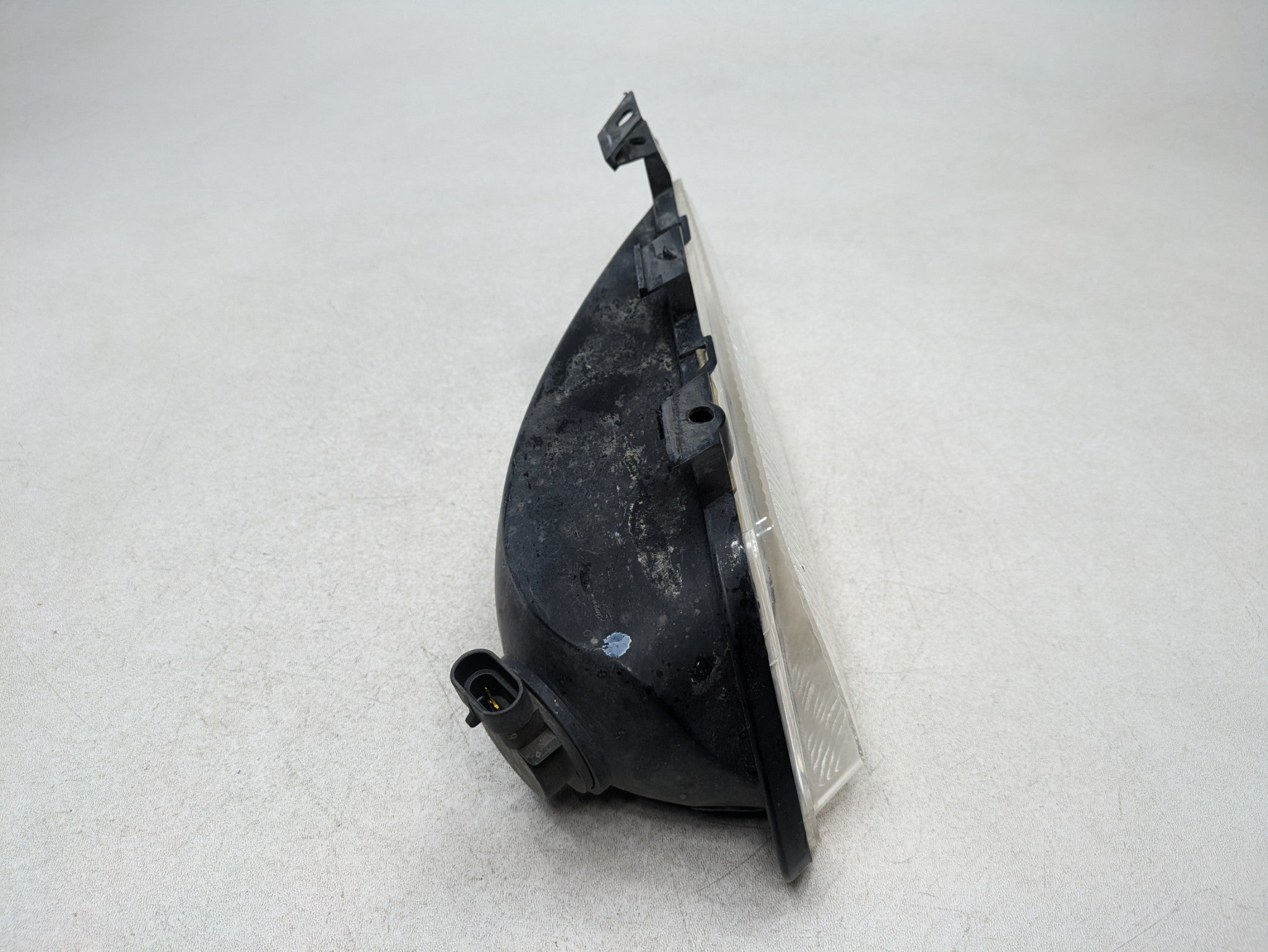 2000 - 2005 CADILLAC DEVILLE OEM BUMPER MOUNTED FOG LAMP FRONT LEFT DRIVER SIDE
