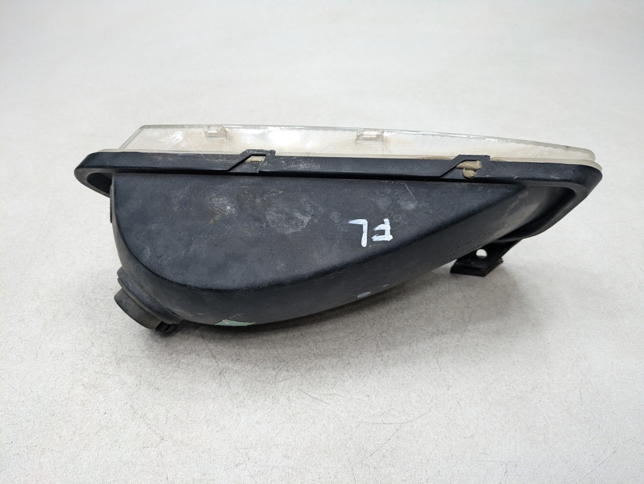2000 - 2005 CADILLAC DEVILLE OEM BUMPER MOUNTED FOG LAMP FRONT LEFT DRIVER SIDE