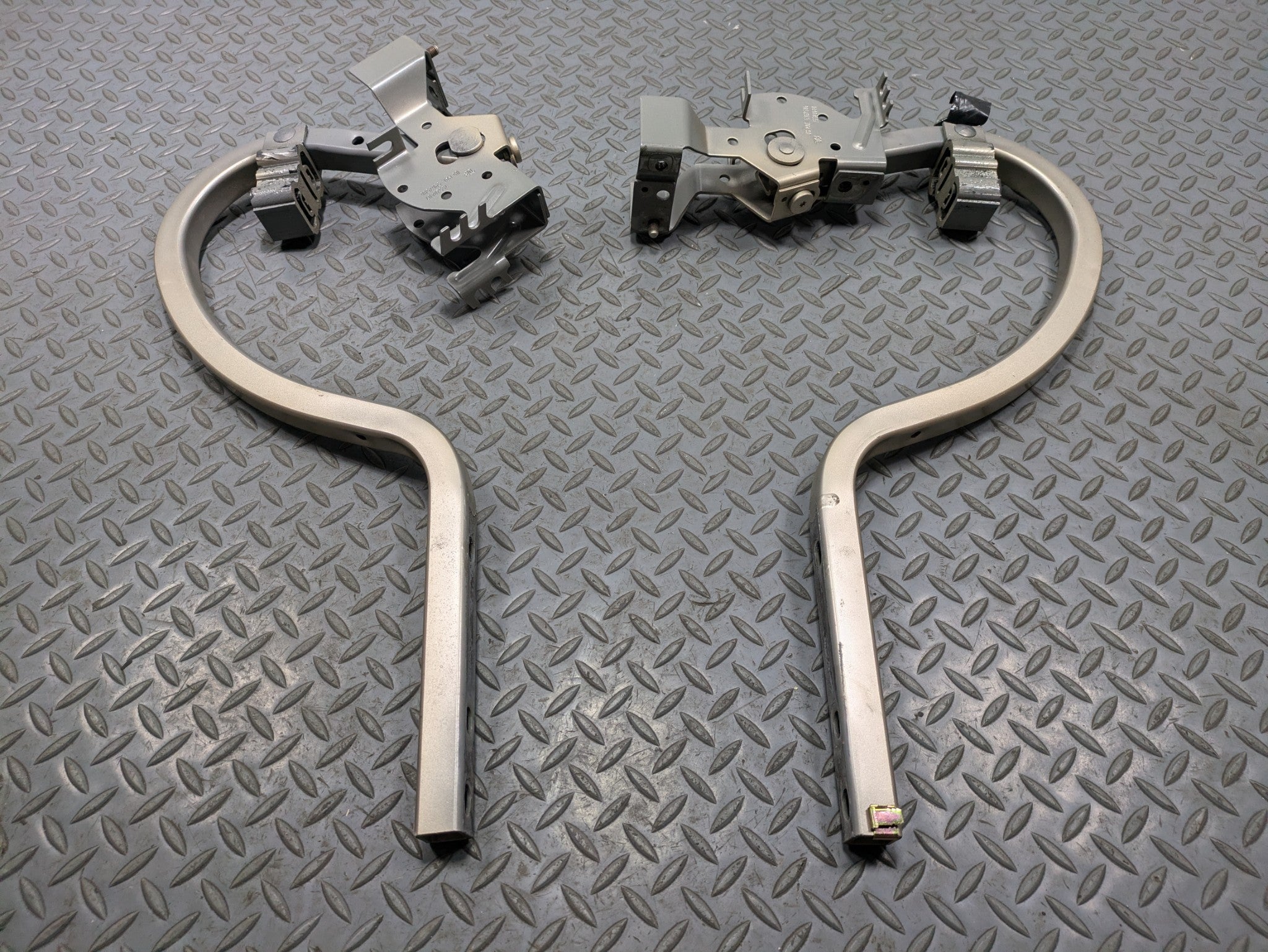 00 - 05 CADILLAC DEVILLE OEM TAIL GATE HINGE SET REAR LEFT AND RIGHT TRUNK LID