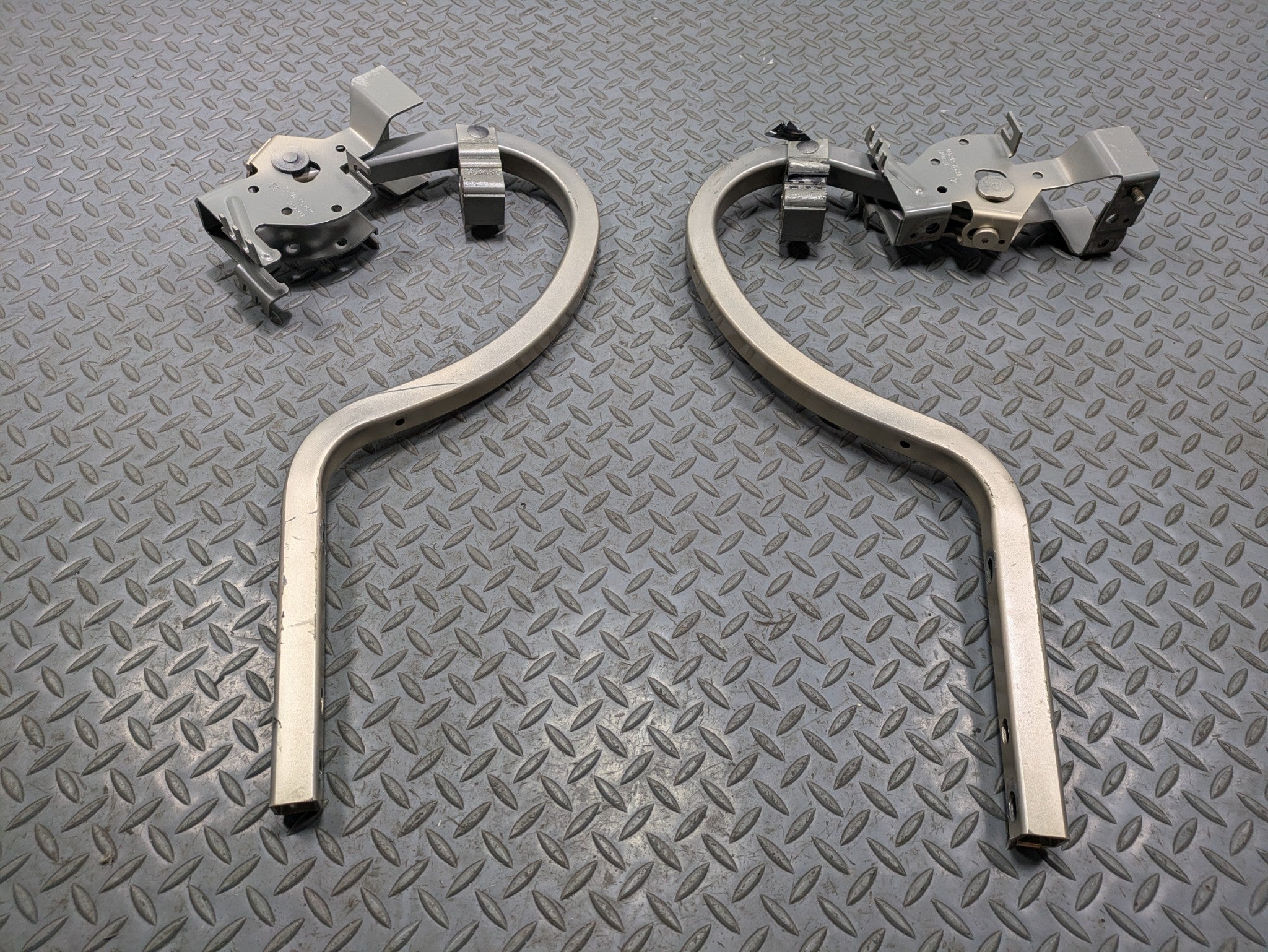 00 - 05 CADILLAC DEVILLE OEM TAIL GATE HINGE SET REAR LEFT AND RIGHT TRUNK LID