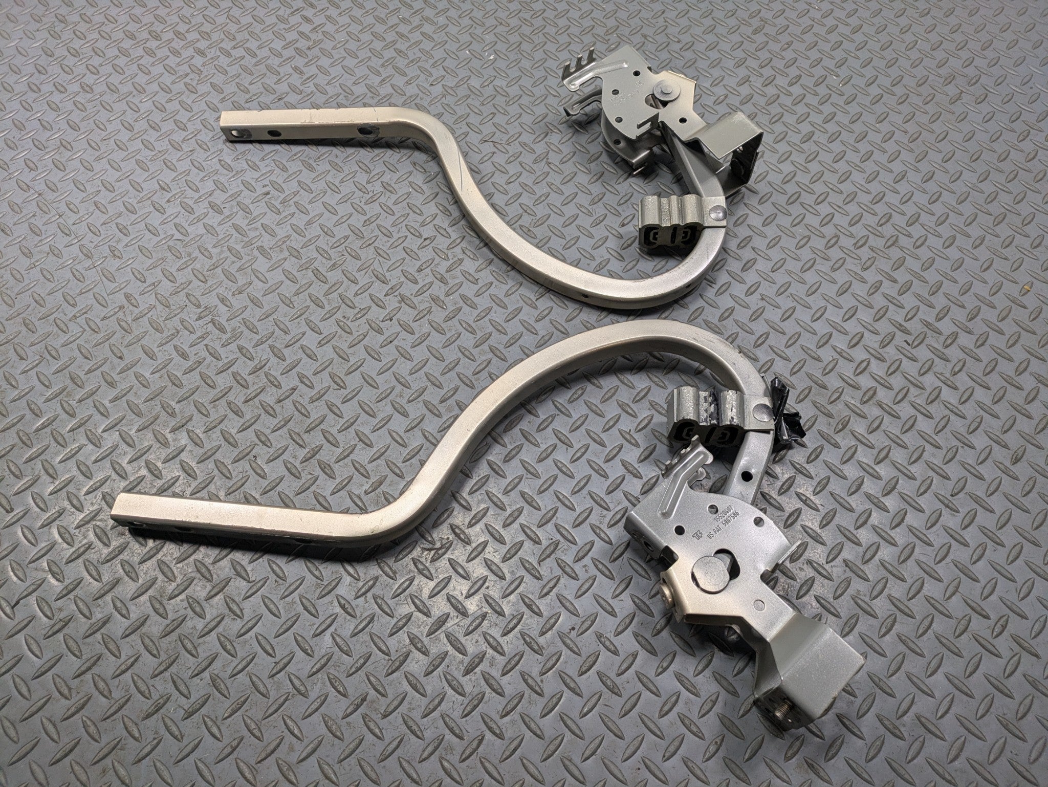 00 - 05 CADILLAC DEVILLE OEM TAIL GATE HINGE SET REAR LEFT AND RIGHT TRUNK LID