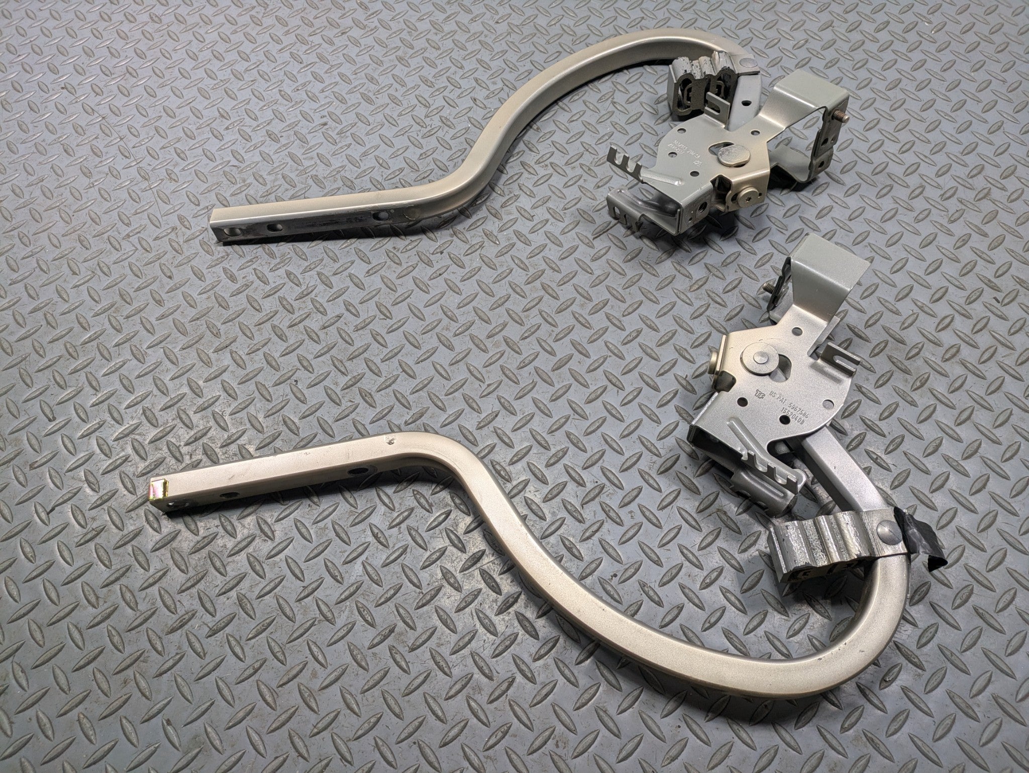 00 - 05 CADILLAC DEVILLE OEM TAIL GATE HINGE SET REAR LEFT AND RIGHT TRUNK LID