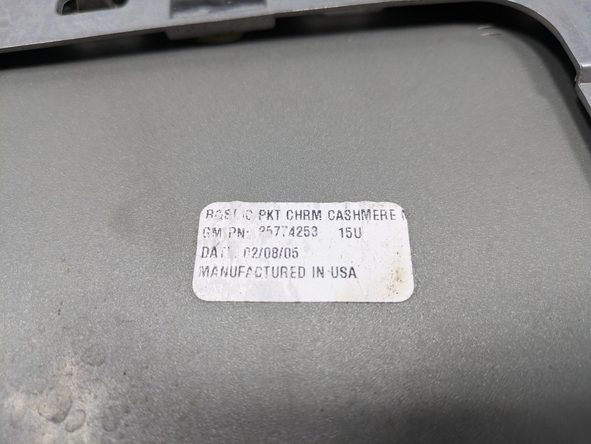 00 - 05 CADILLAC DEVILLE OEM TRUNK LID LICENSE PLATE THIRD BRAKE LIGHT ASSEMBLY