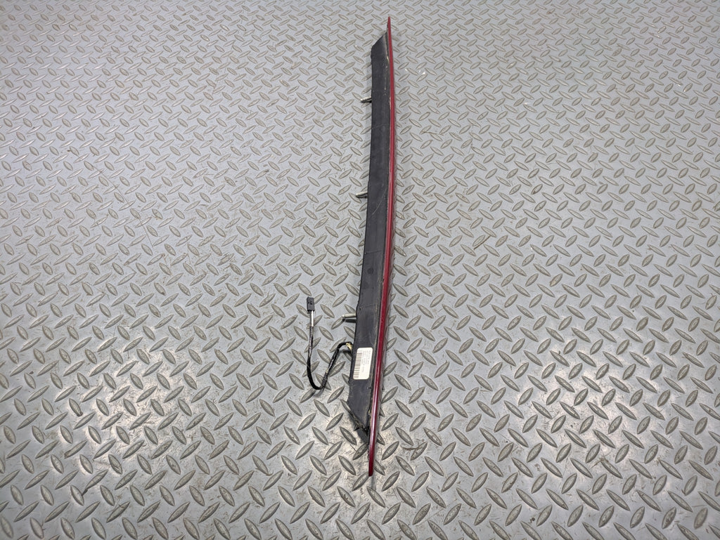 00 - 05 CADILLAC DEVILLE OEM THIRD BRAKE LIGHT AVOIDANCE HIGH MOUNT REAR CENTER