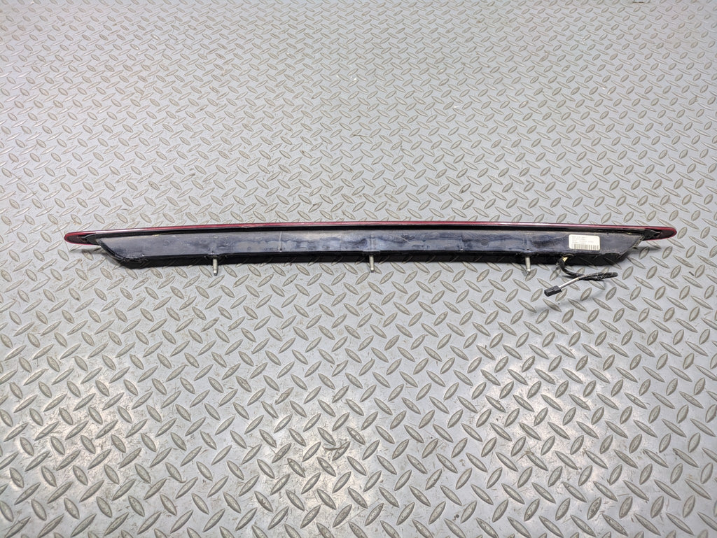 00 - 05 CADILLAC DEVILLE OEM THIRD BRAKE LIGHT AVOIDANCE HIGH MOUNT REAR CENTER