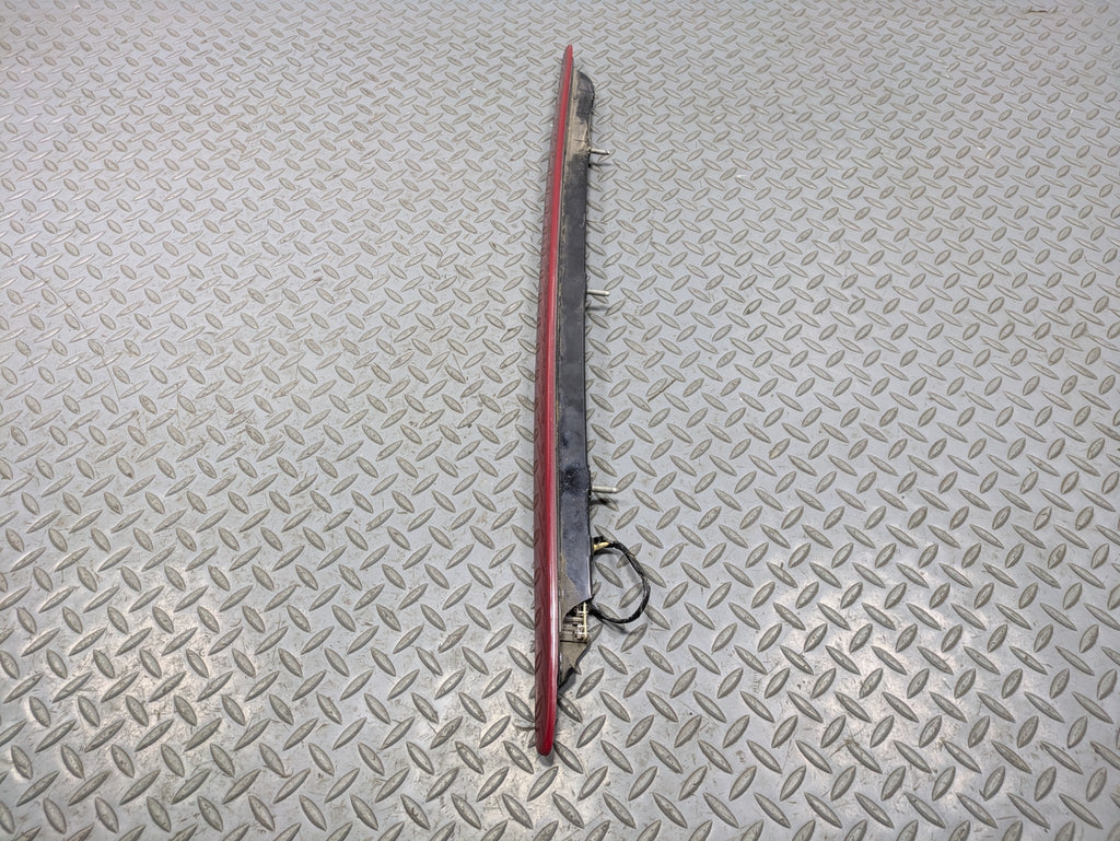 00 - 05 CADILLAC DEVILLE OEM THIRD BRAKE LIGHT AVOIDANCE HIGH MOUNT REAR CENTER