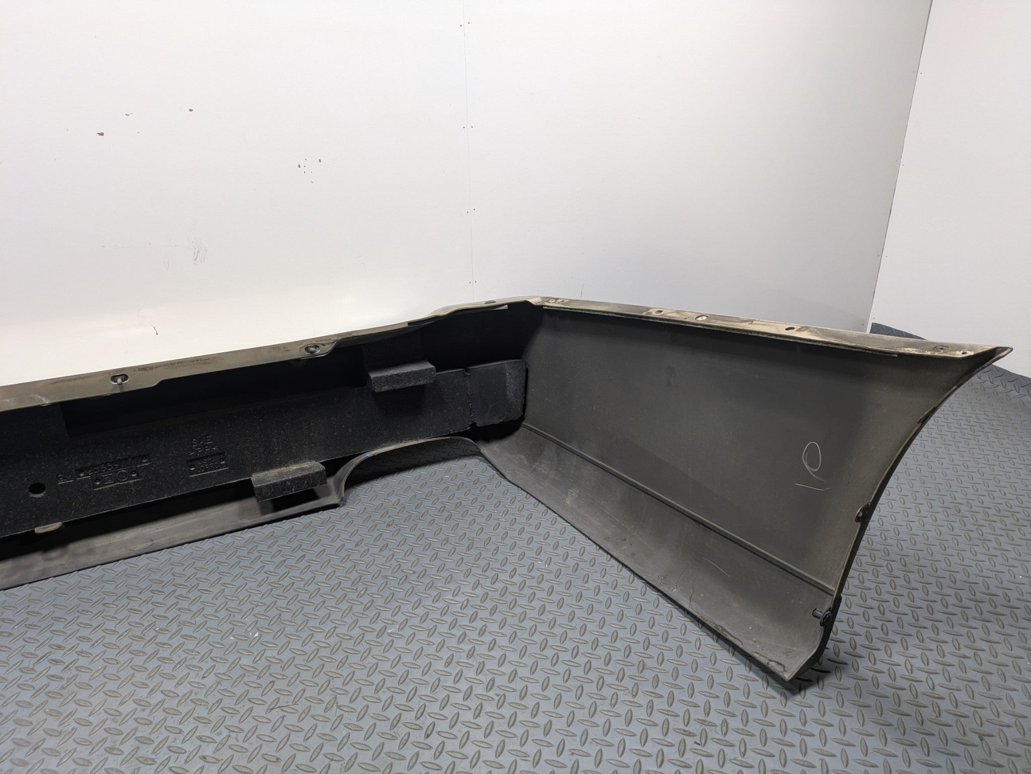 2000 - 2005 CADILLAC DEVILLE OEM REAR BUMPER LOWER COVER PANEL ASSEMBLY