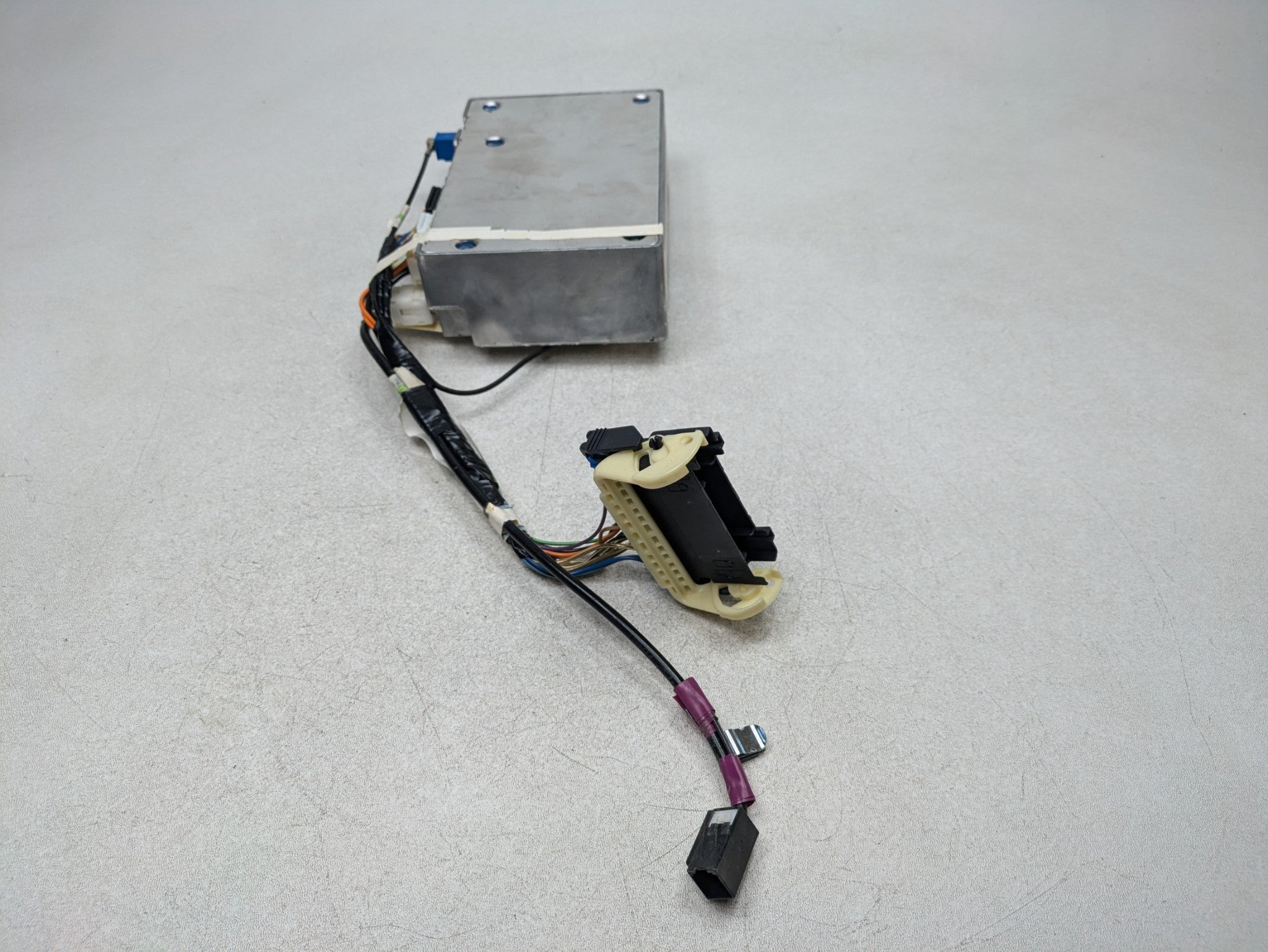 2000 - 2005 CADILLAC DEVILLE OEM COMMUNICATION COMPUTER CONTROL MODULE UNIT