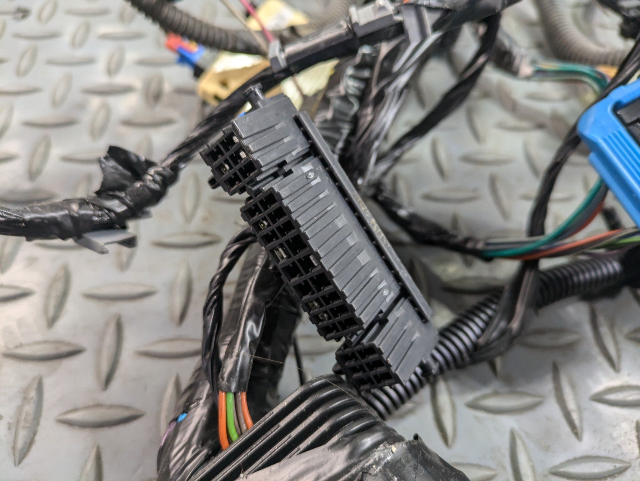 2000 - 2005 CADILLAC DEVILLE OEM INTERIOR BODY WIRE HARNESS CABLE AND CONNECTOR