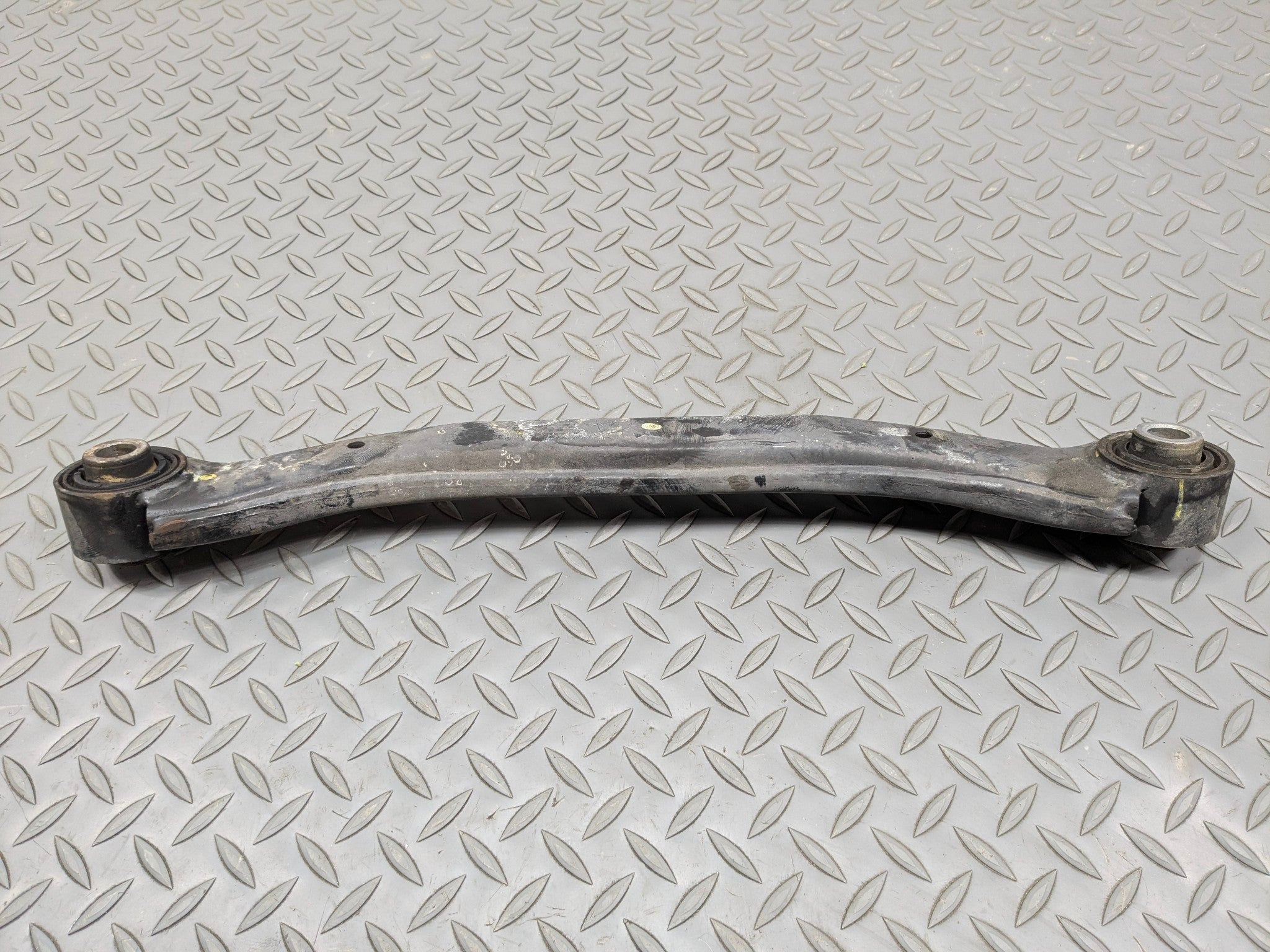 2012 - 2014 HYUNDAI AZERA OEM UPPER CONTROL ARM  REAR RIGHT PASSENGER SIDE
