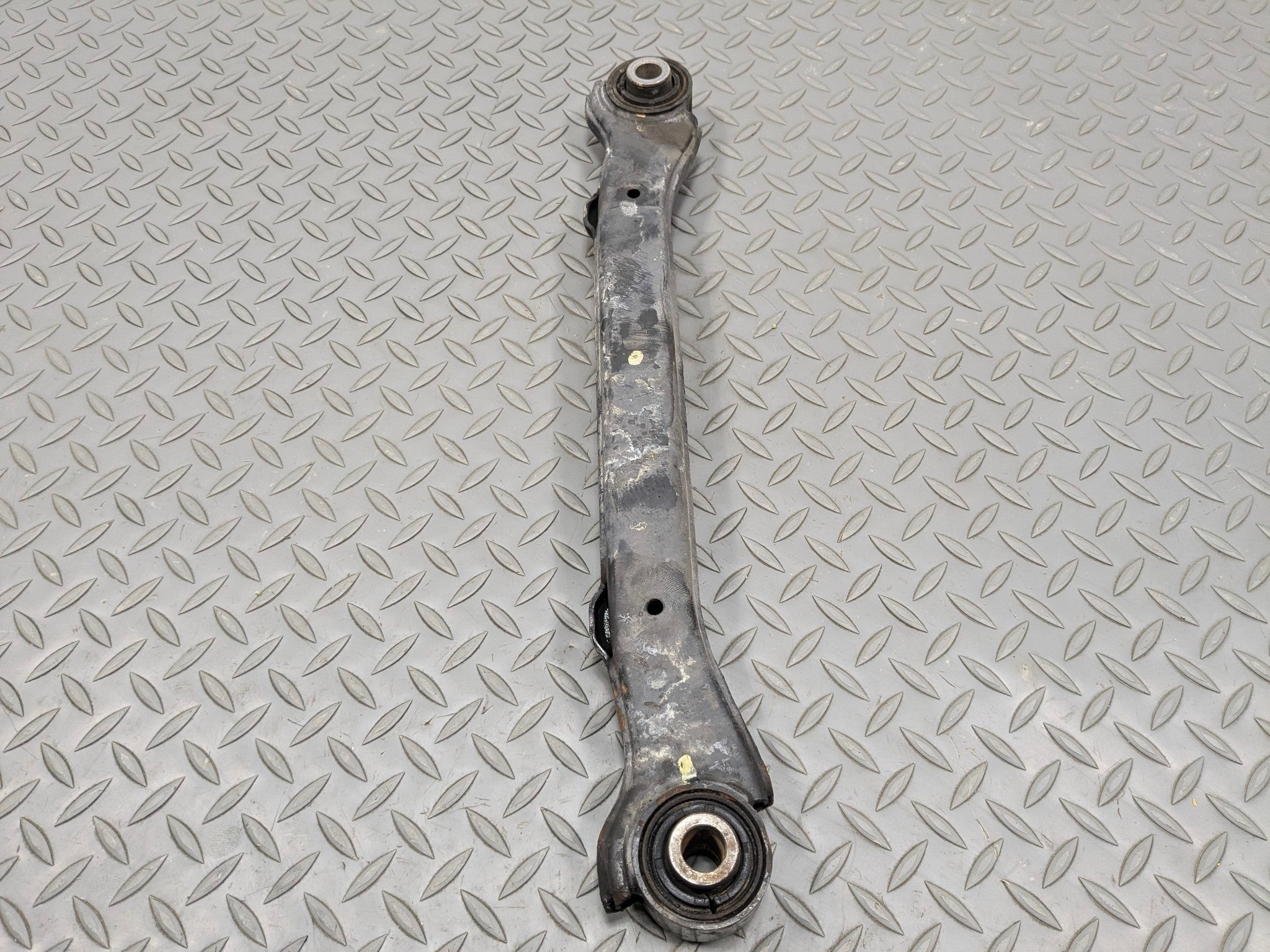 2012 - 2014 HYUNDAI AZERA OEM UPPER CONTROL ARM  REAR RIGHT PASSENGER SIDE