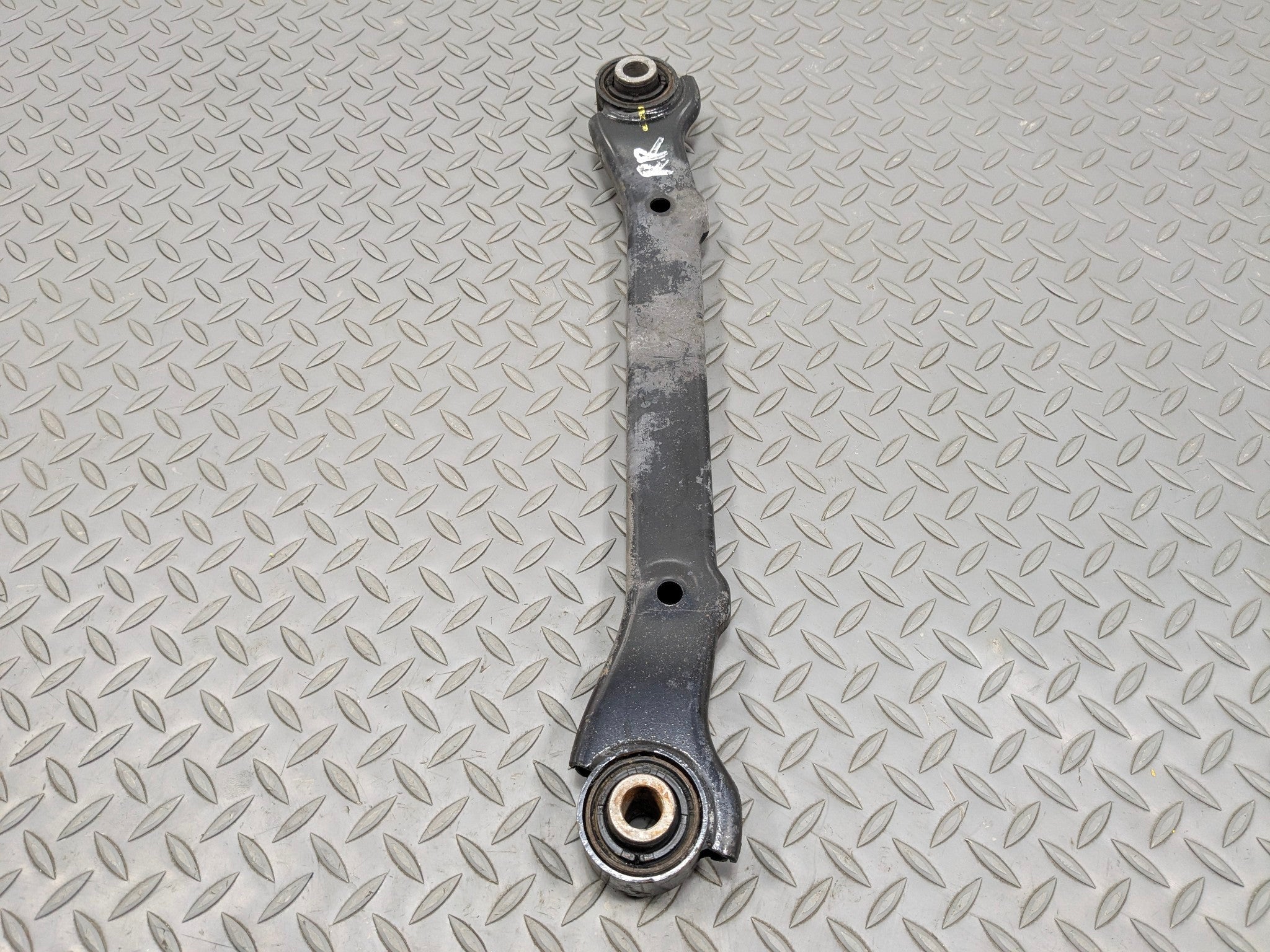 2012 - 2014 HYUNDAI AZERA OEM UPPER CONTROL ARM  REAR RIGHT PASSENGER SIDE