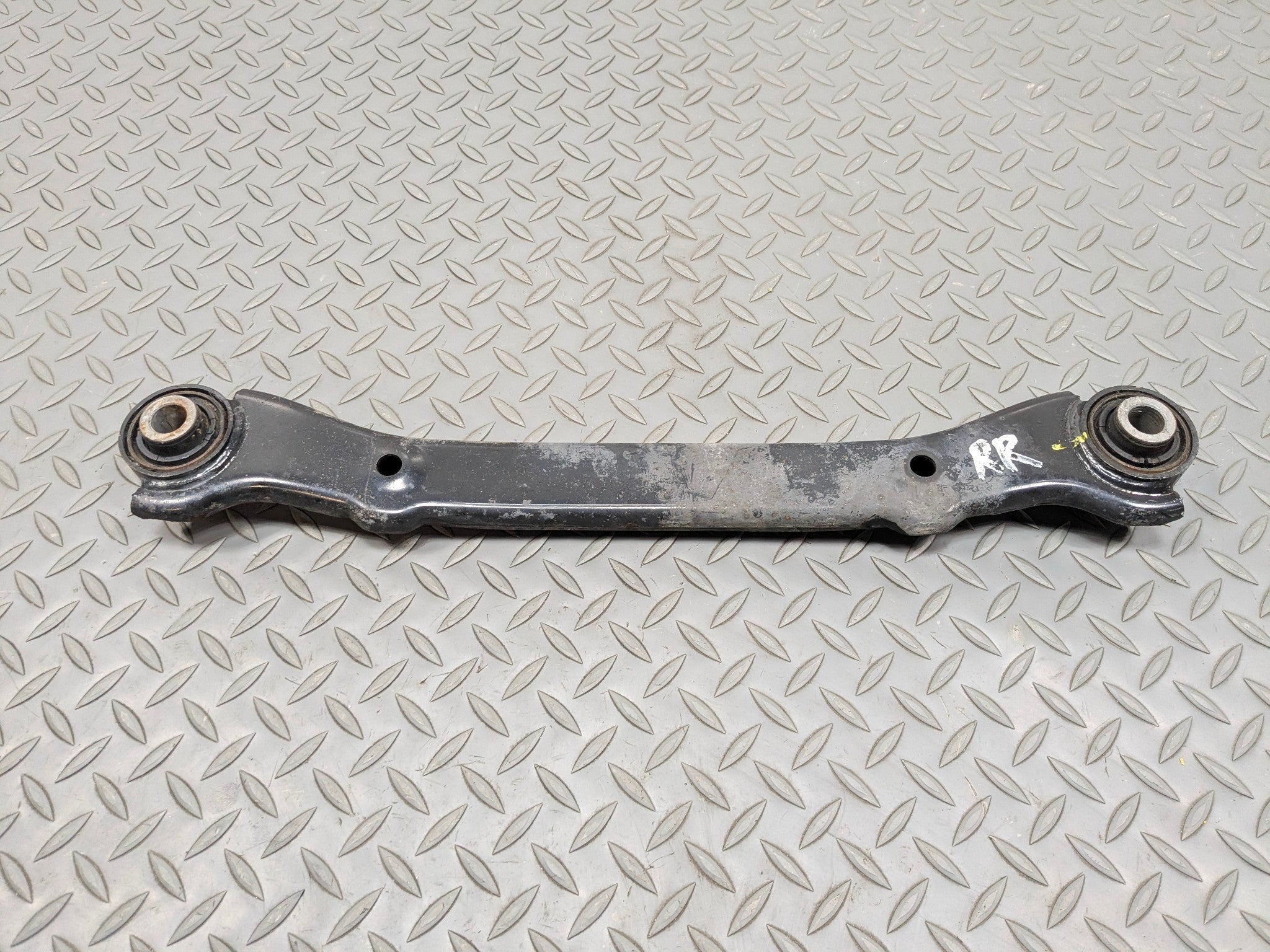 2012 - 2014 HYUNDAI AZERA OEM UPPER CONTROL ARM  REAR RIGHT PASSENGER SIDE