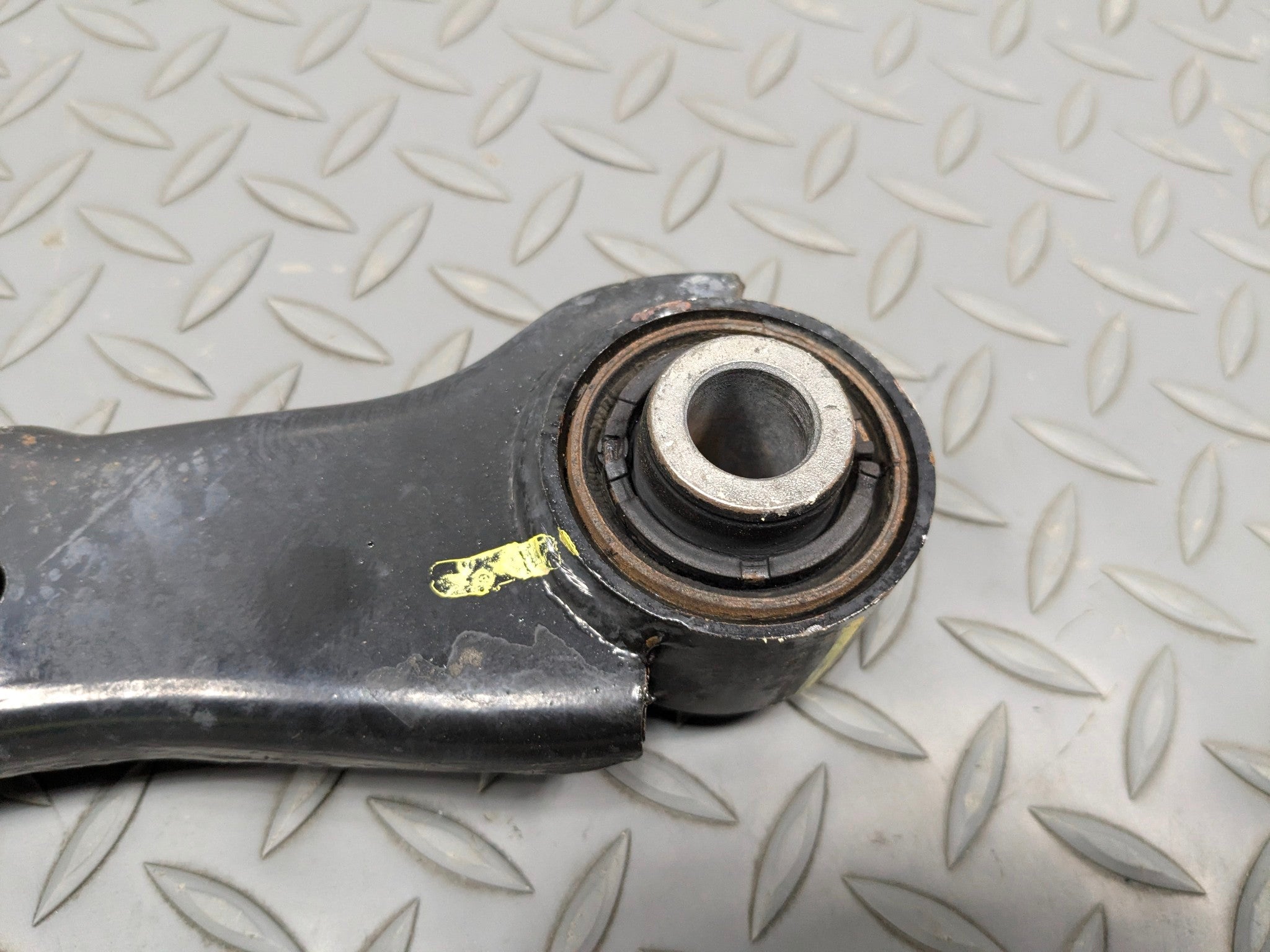 2012 - 2014 HYUNDAI AZERA OEM UPPER CONTROL ARM  REAR LEFT DRIVER SIDE