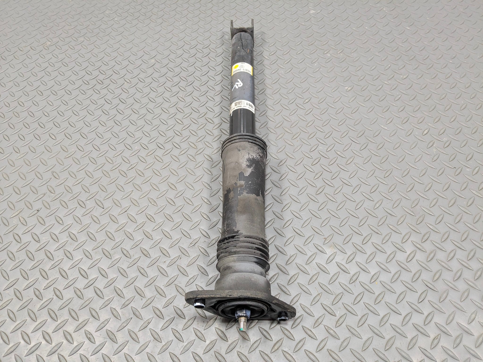 2012 - 2014 HYUNDAI AZERA OEM SUSPENSION SHOCK ABSORBER STRUT REAR LEFT SIDE