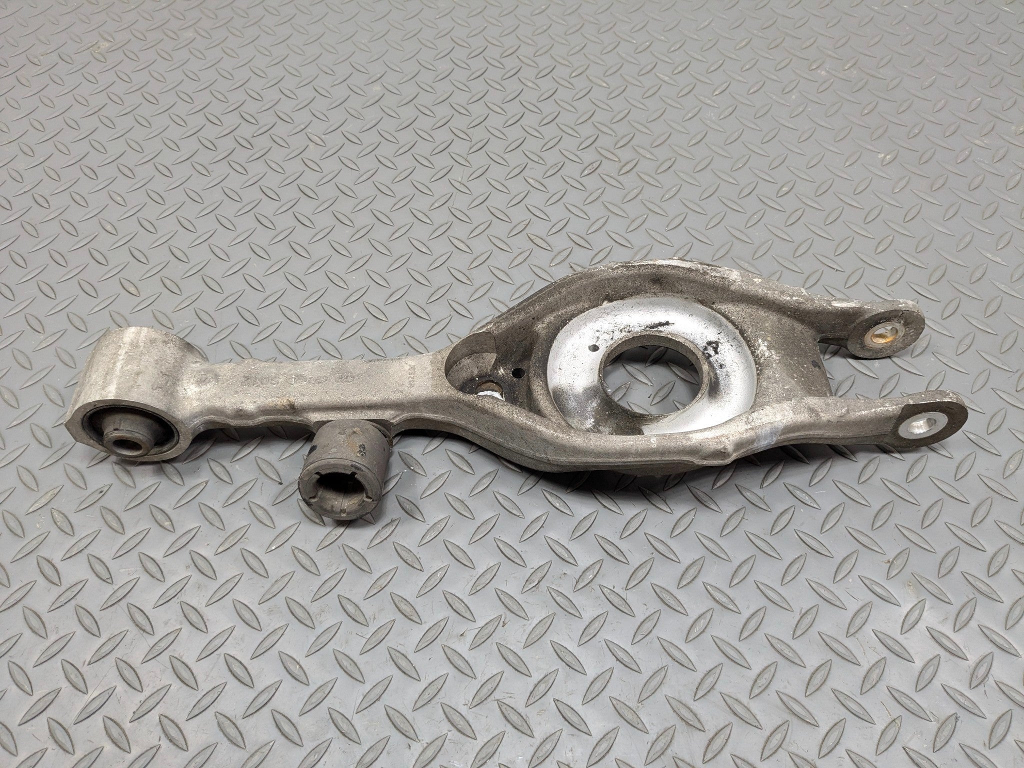 2012 - 2014 HYUNDAI AZERA OEM LOWER SUSPENSION CONTROL ARM REAR RIGHT SIDE