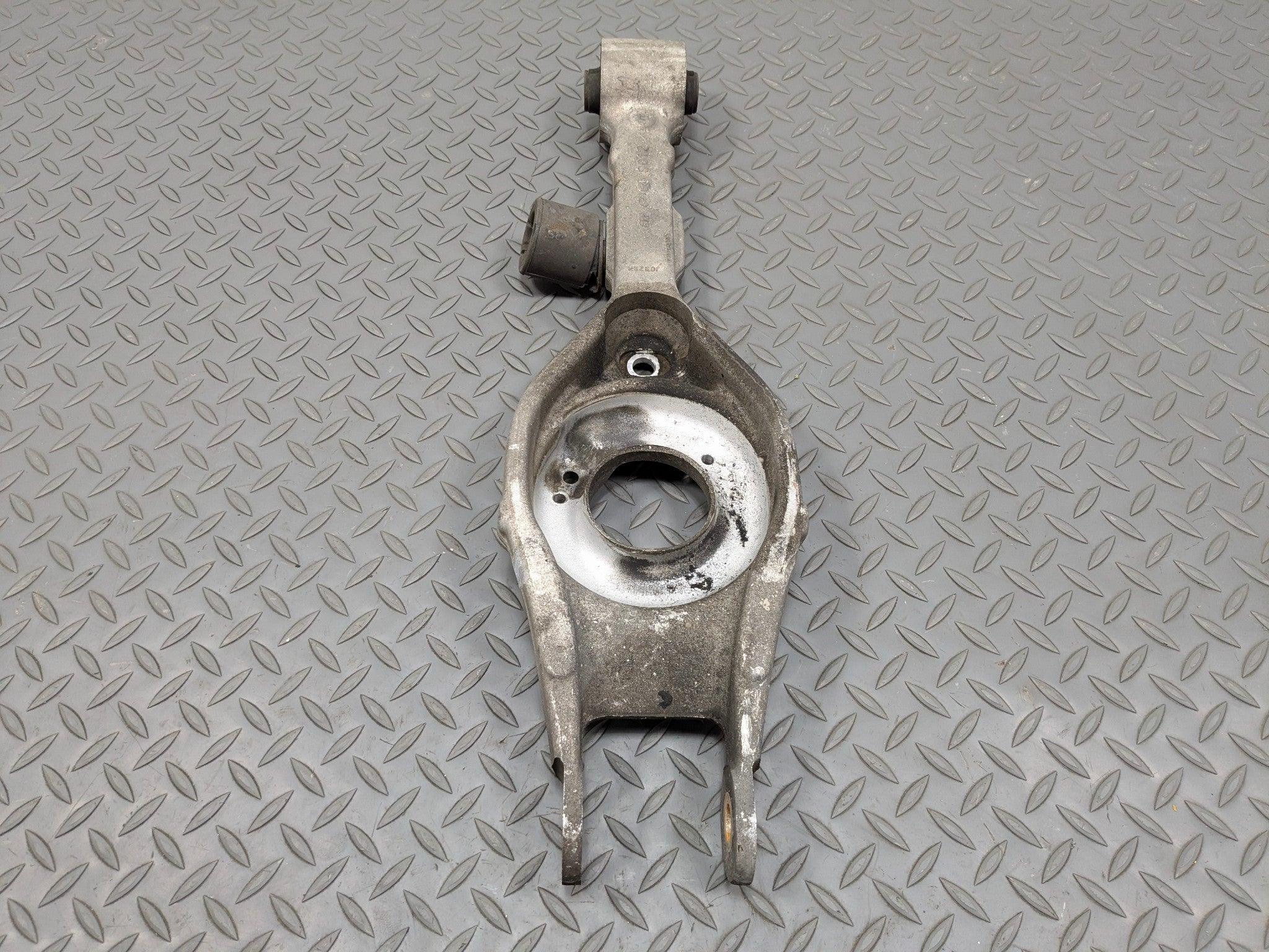 2012 - 2014 HYUNDAI AZERA OEM LOWER SUSPENSION CONTROL ARM REAR RIGHT SIDE