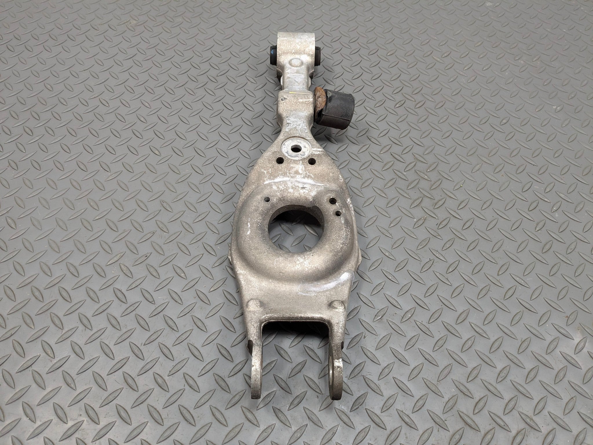 2012 - 2014 HYUNDAI AZERA OEM LOWER SUSPENSION CONTROL ARM REAR RIGHT SIDE