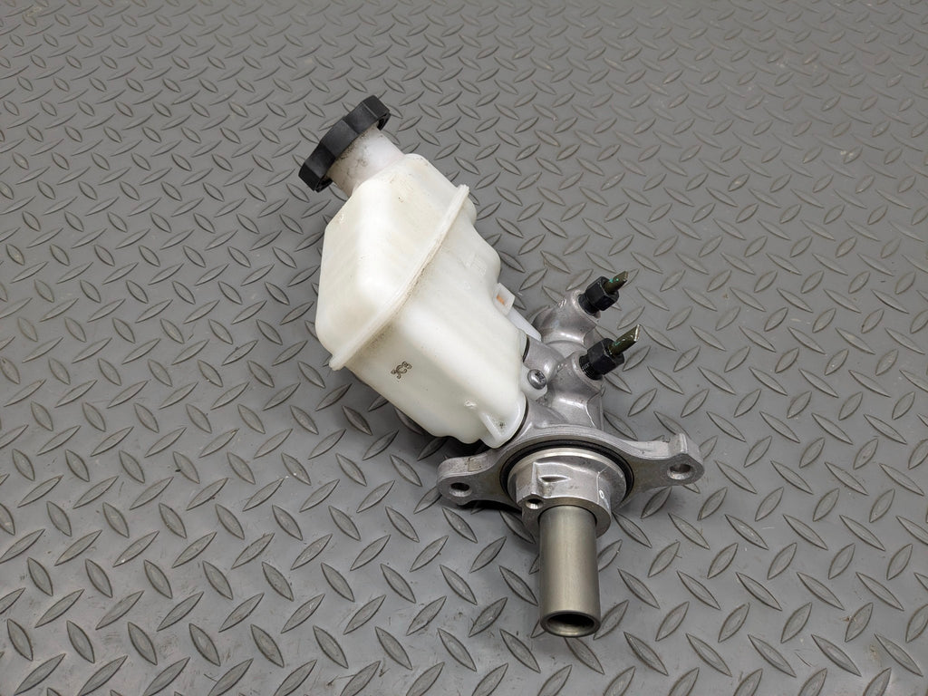 2012 - 2014 HYUNDAI AZERA OEM BRAKE MASTER CYLINDER WITH RESERVOIR TANK