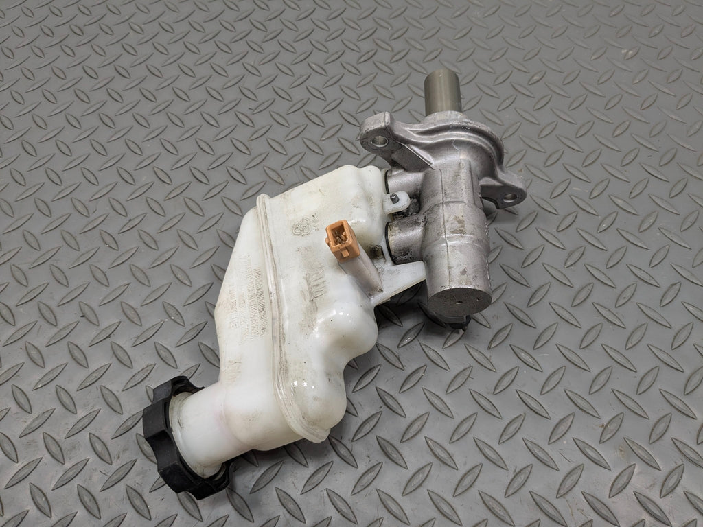 2012 - 2014 HYUNDAI AZERA OEM BRAKE MASTER CYLINDER WITH RESERVOIR TANK