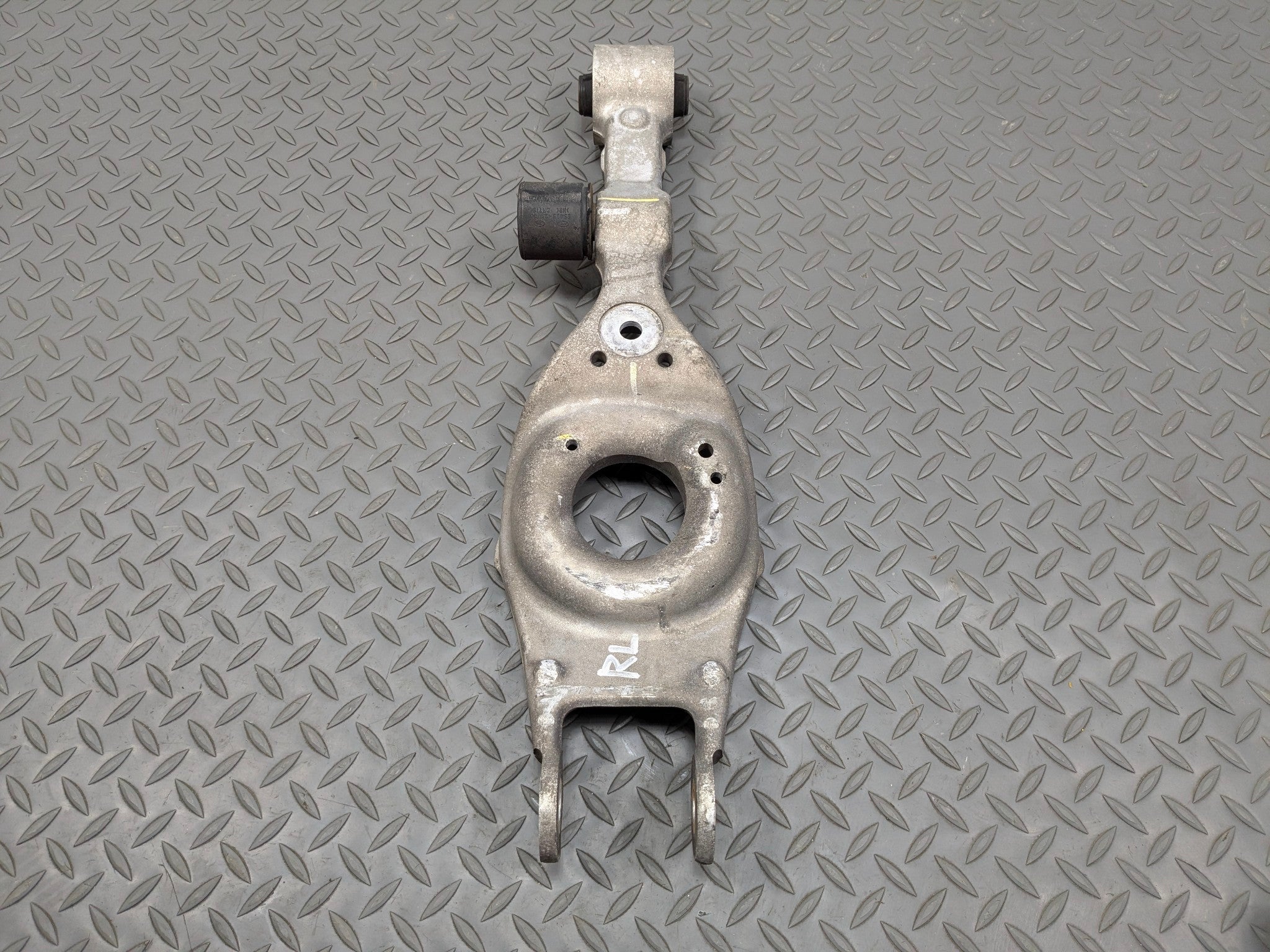 2012 - 2014 HYUNDAI AZERA OEM LOWER SUSPENSION CONTROL ARM REAR LEFT SIDE